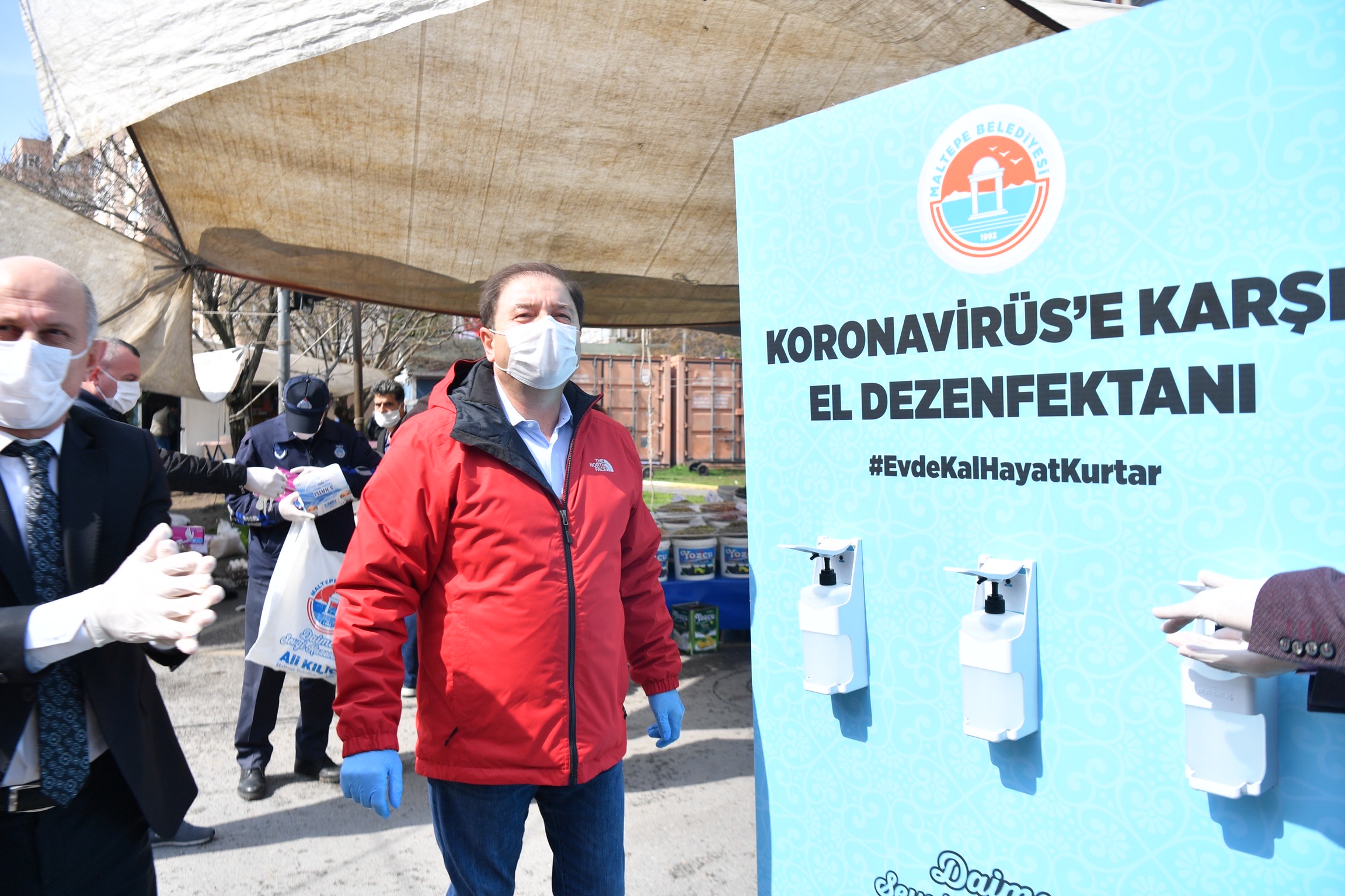 MALTEPE BELEDİYE BAŞKANI KILIÇ'TAN SEMT PAZARINDA SOSYAL MESAFE UYARISI