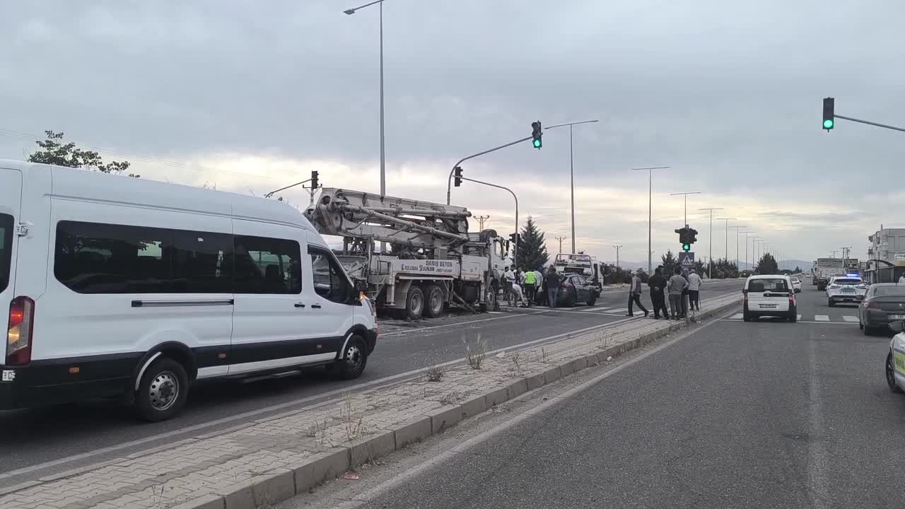 Diyarbakır’da beş aracın karıştığı zincirleme trafik kazasında 11 yaralı