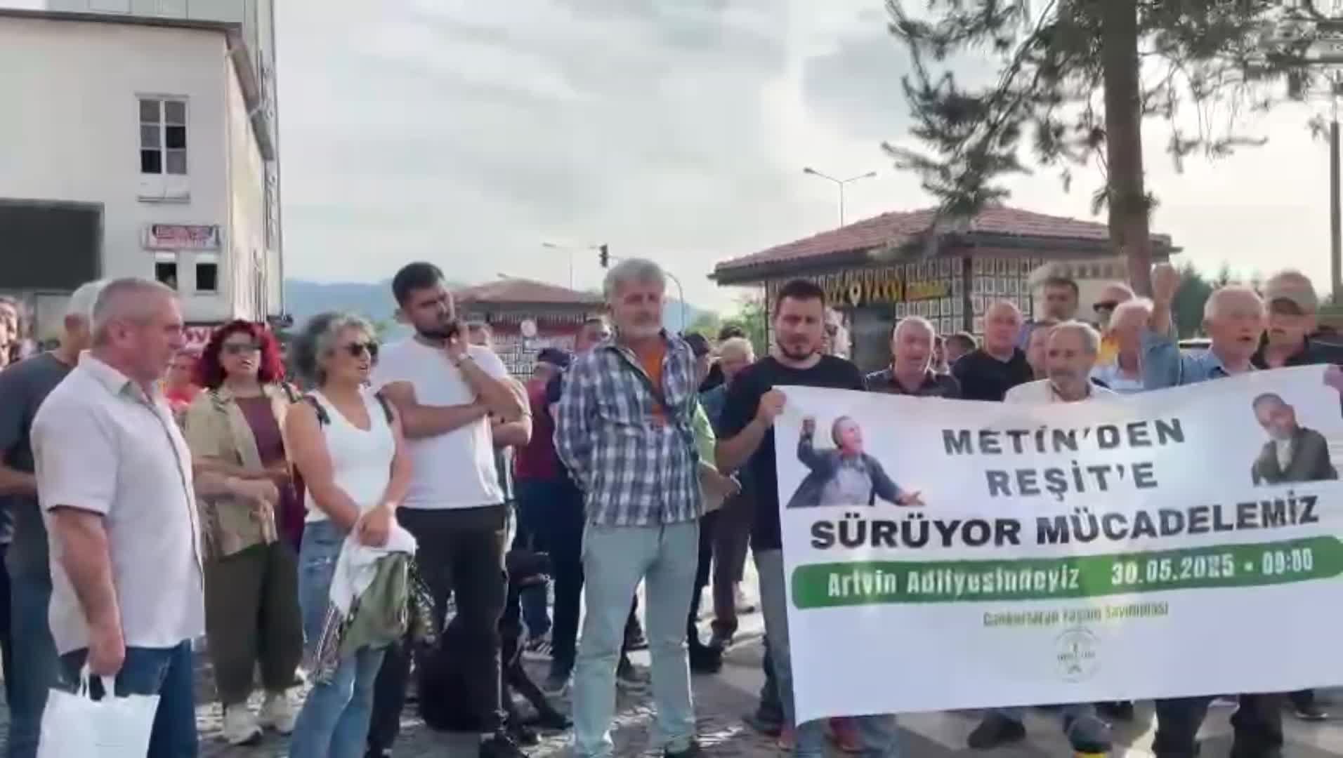 Reşit Kibar davası öncesinde Hopa'da basın açıklaması: Doğayı talan edenlere karşı omuz omuza duracağız