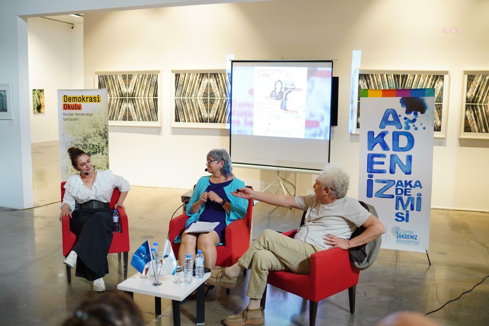 İzmir'de gençler, demokrasi kültürünü sanat aracılığıyla tartıştı