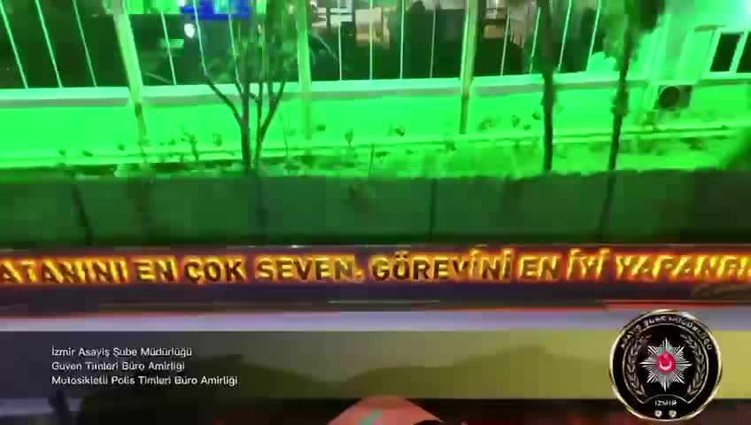 İzmir Konak'ta uyuşturucu ticareti yaptığı iddiasıyla 2 şüpheli gözaltına alındı
