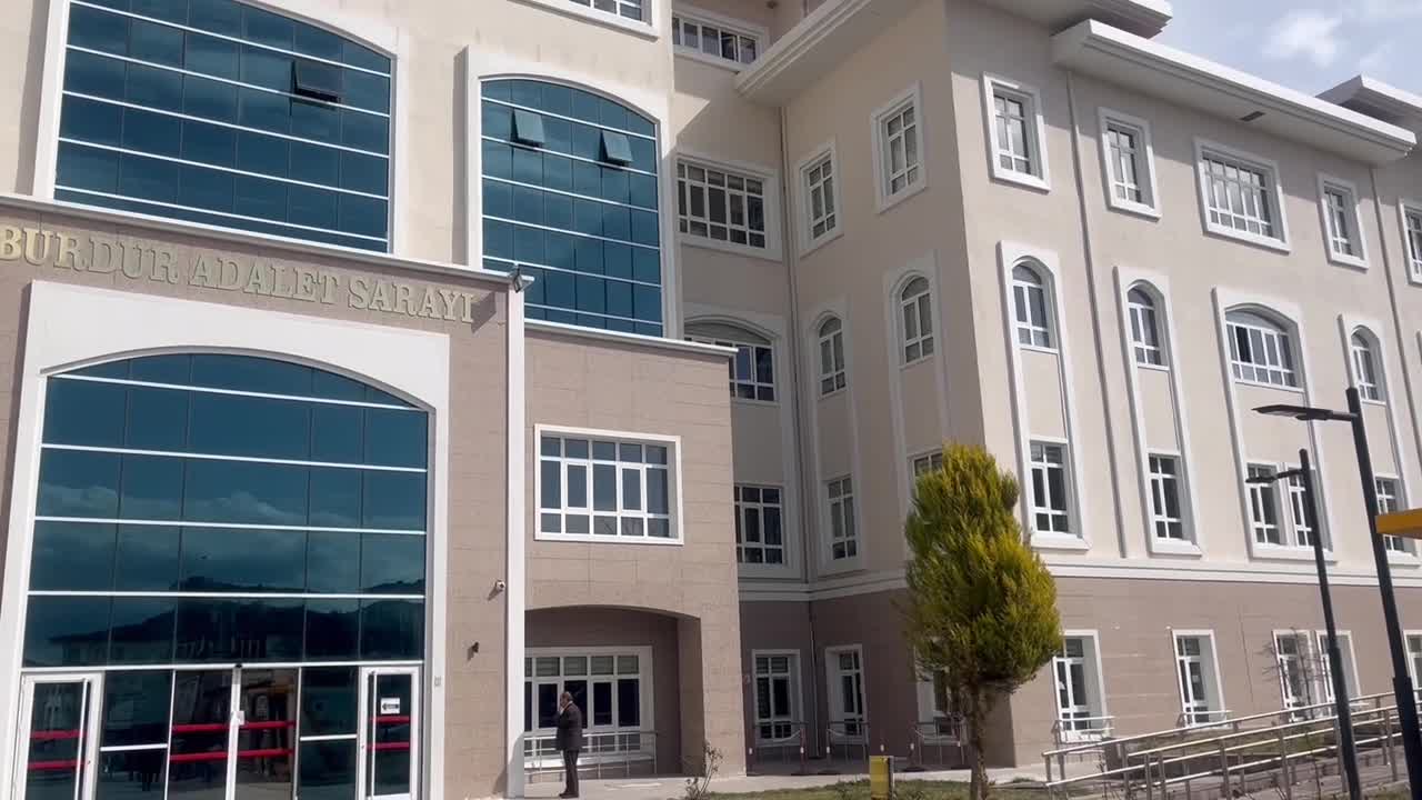 Burdur’da kavgayı ayırmak isteyen 2 öğrenci bıçaklandı, 1 öğrenci tutuklandı