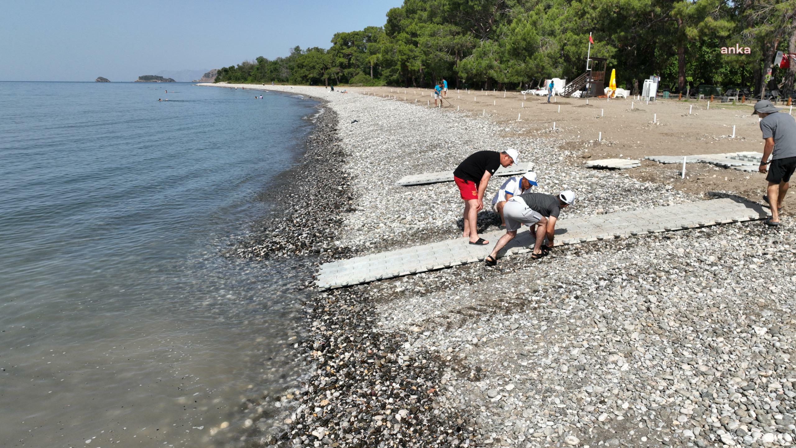 Fethiye Akmaz Halk Plajı’ndaki engelsiz denize girme platformu yenilendi