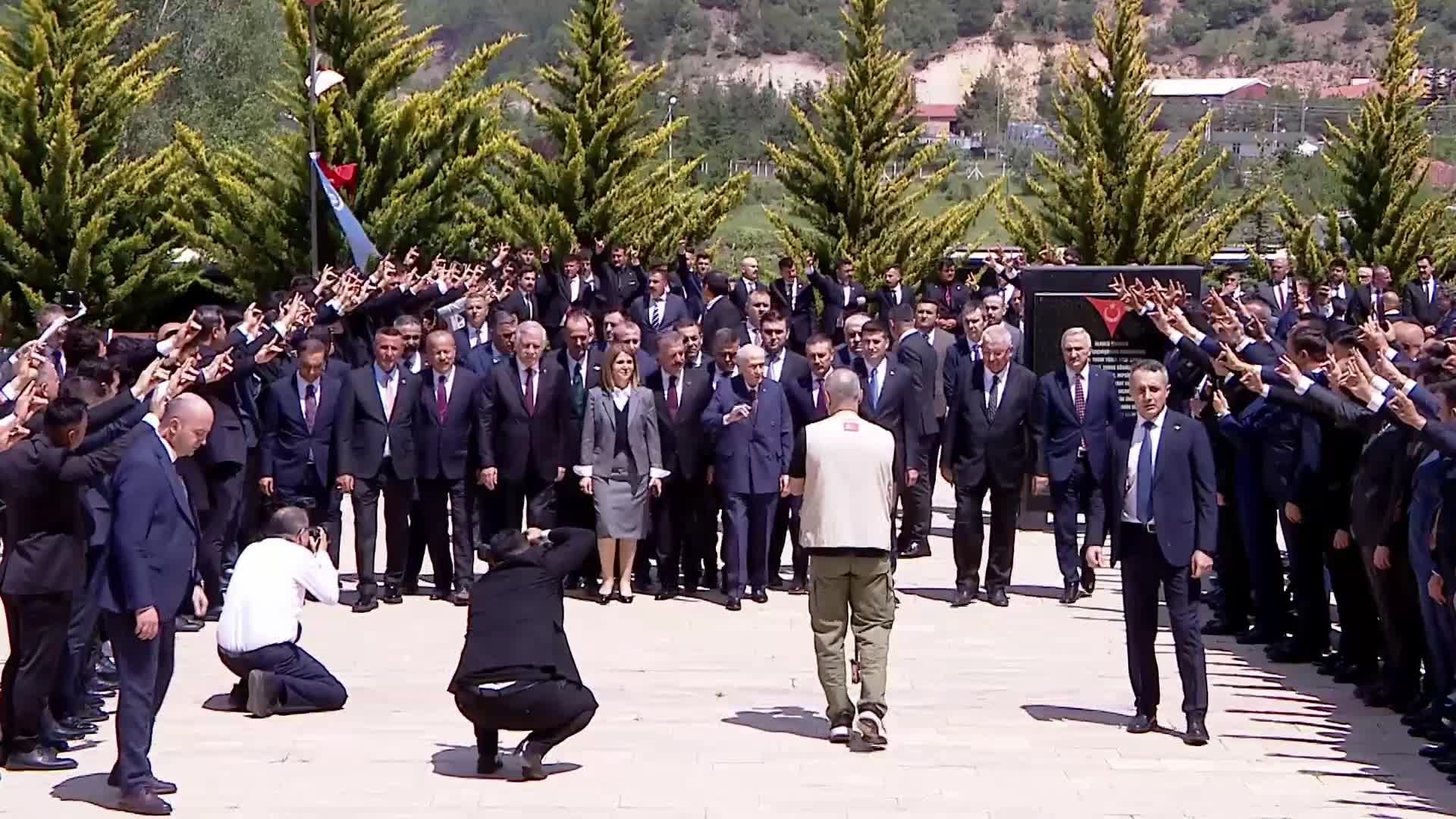 Devlet Bahçeli: "Gerçekten her şeyin bir vakti vardır. O vakit hızla yaklaşmaktadır. O vakit Türkiye Yüzyılı'yla simgelenmekte, yeni bir milli birlik ve kardeşlik asrıyla tebarüz etmektedir"