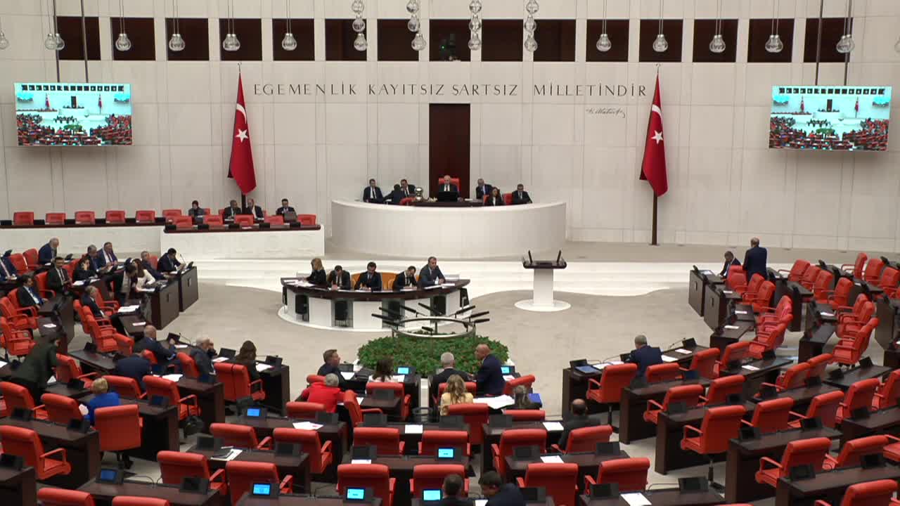 CHP'li Genç'ten radyoterapi teknikerliği için sekiz kişilik kadro ayrılmasına tepki: “Bu halk sağlığını doğrudan ilgilendiren bir planlama sorunudur"