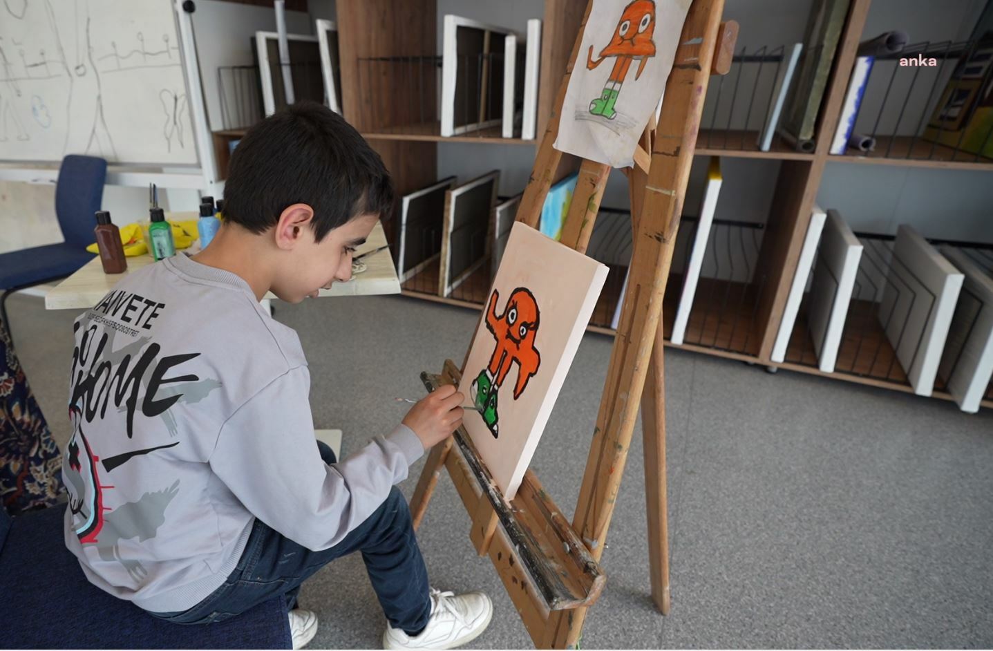 Ataşehir Belediyesi’nin “Bizim Hikayemiz” programının konuğu, geleceğin ressam adayı otizmli Muhammed oldu