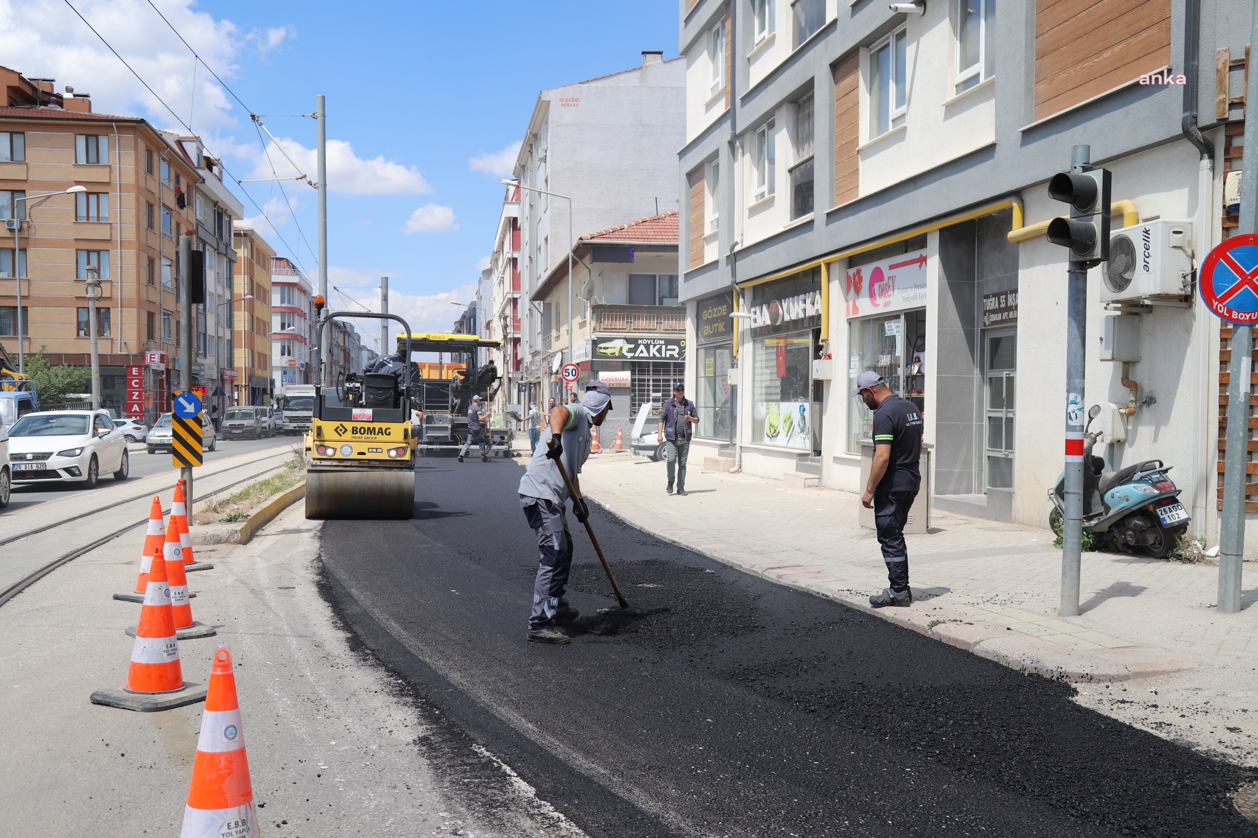 Eskişehir Büyükşehir Belediyesi, Birlik Caddesi’nde bakım onarım çalışmalarına başladı