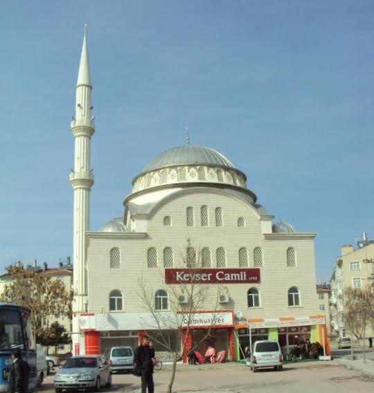 BELEDİYENİN KUR’AN KURSU İÇİN VERDİĞİ DÜKKAN ÇAYCIYA KİRALANDI