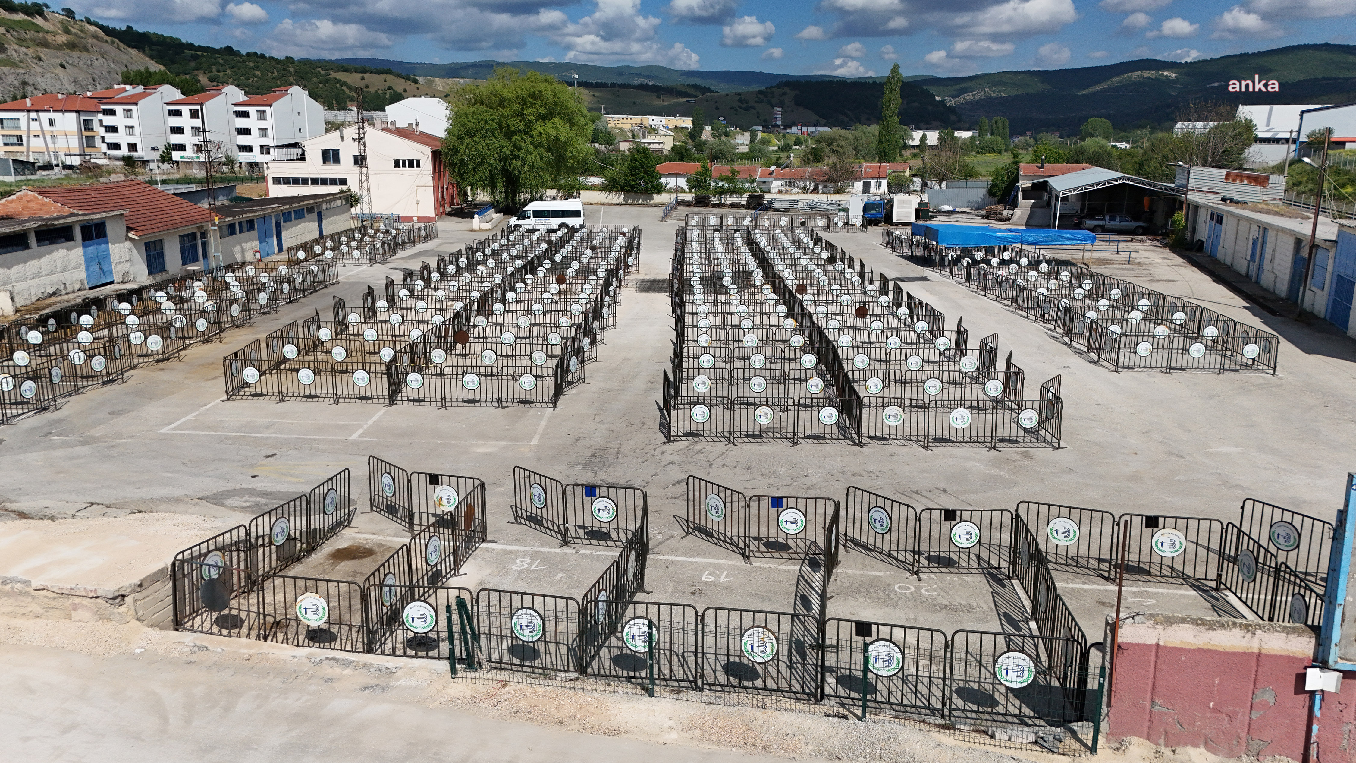 Bozüyük’te kurban satış yerleri bayrama hazırlandı