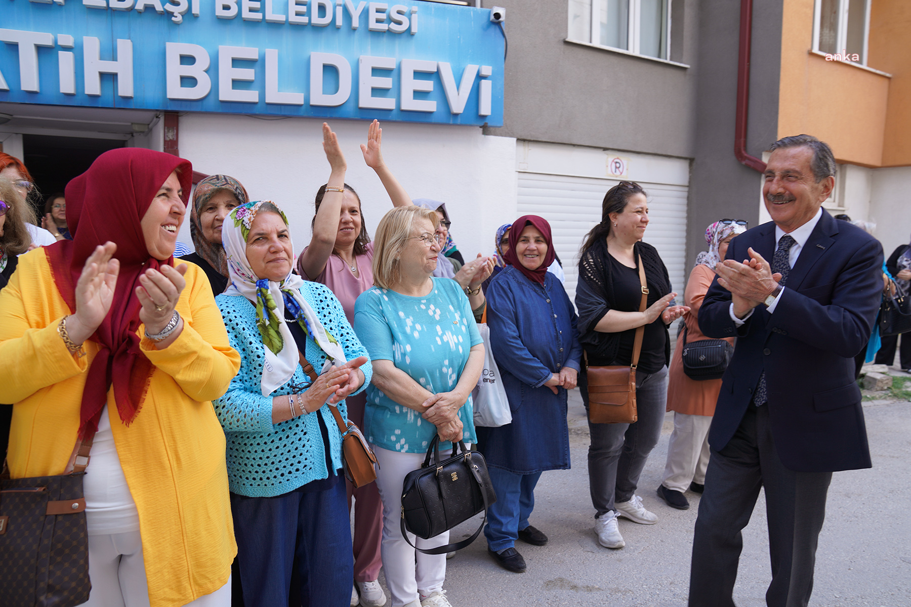 Tepebaşı Belediye Başkanı Ataç: "İnsanların belde evlerinde yüzü gülüyor"