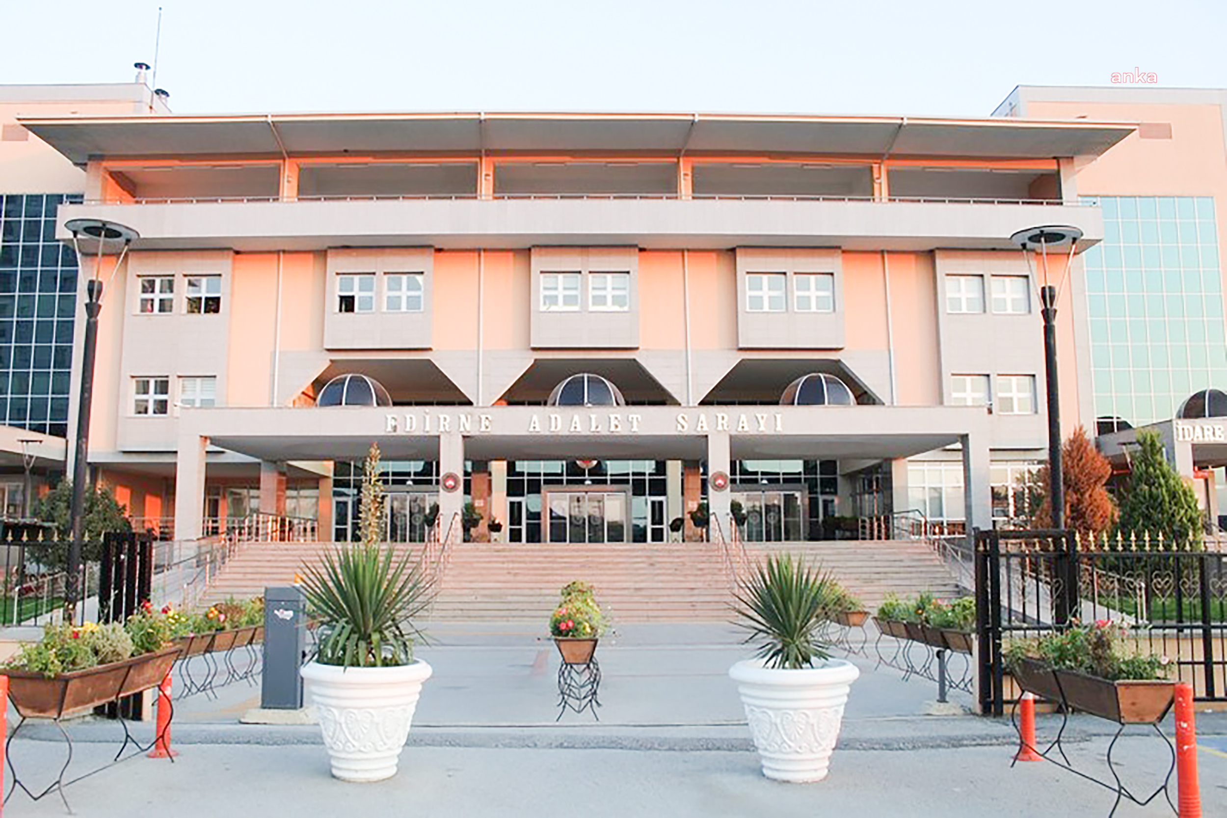 Edirne’de, eylemlere katıldıkları gerekçesiyle tutuklanan 3 öğrenci tahliye edildi