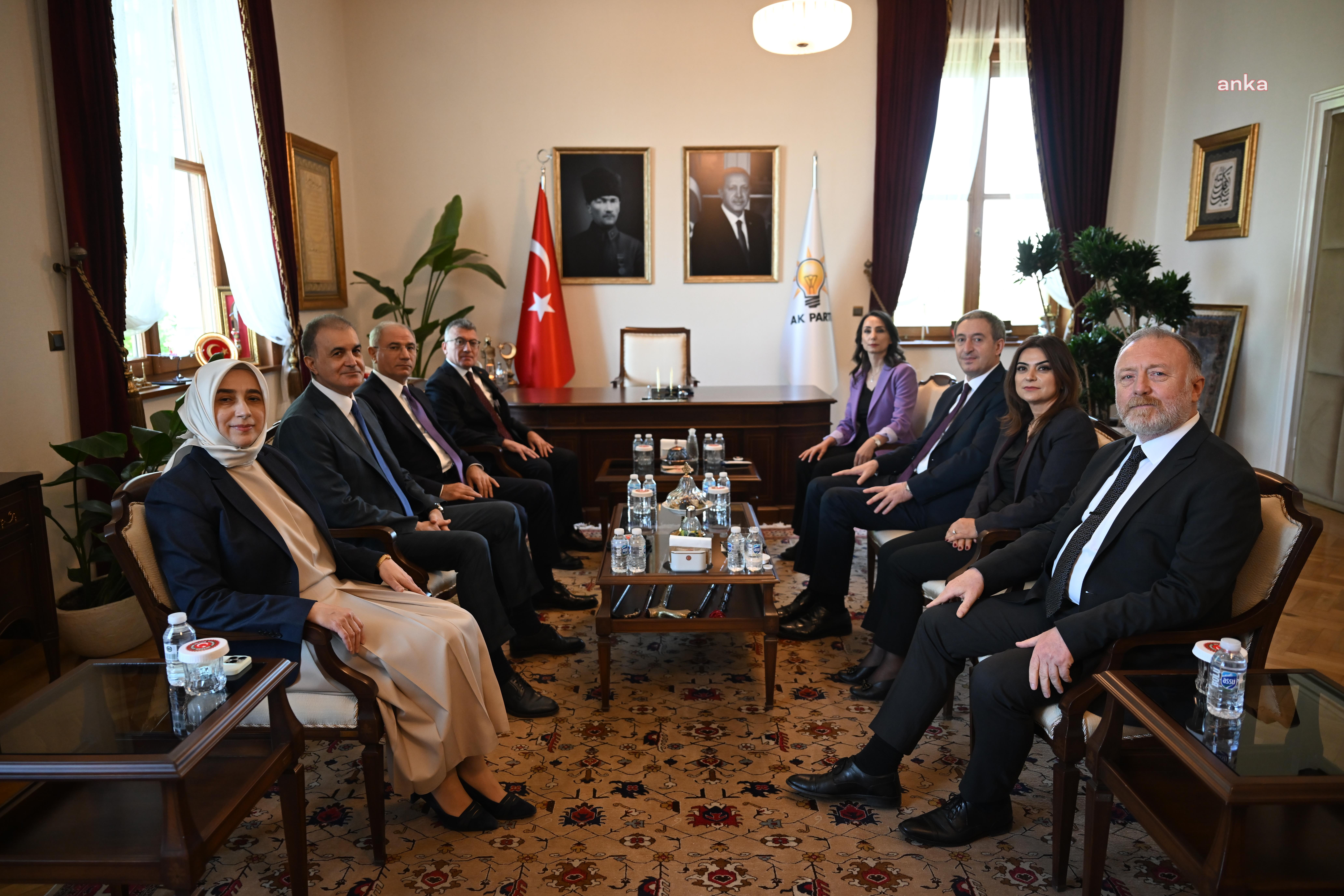 DEM Parti-AK Parti görüşmesi bitti... DEM Parti:  "İnfaz paketi, hasta tutsaklara ilişkin düzenlemeler ve bu düzenlemelerin bayram öncesi yasalaşması beklentisi net şekilde ifade edildi"