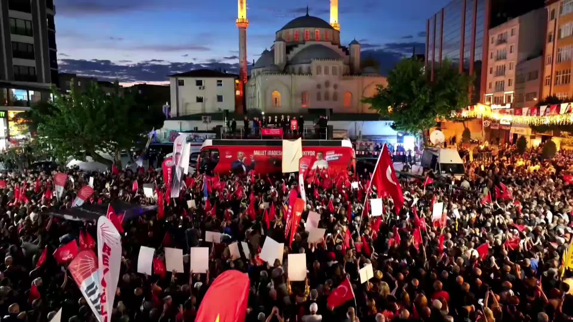 CHP'nin Esenler mitingi... CHP Lideri Özel: Erdoğan, dünün mağdurudur ama bugünün zalimidir