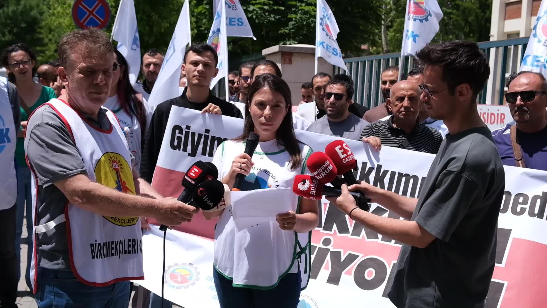 Eskişehir’de DSİ önünde açıklama: “Giyim yardımı ödemeleri Memur Sen’den tahsil edilsin”