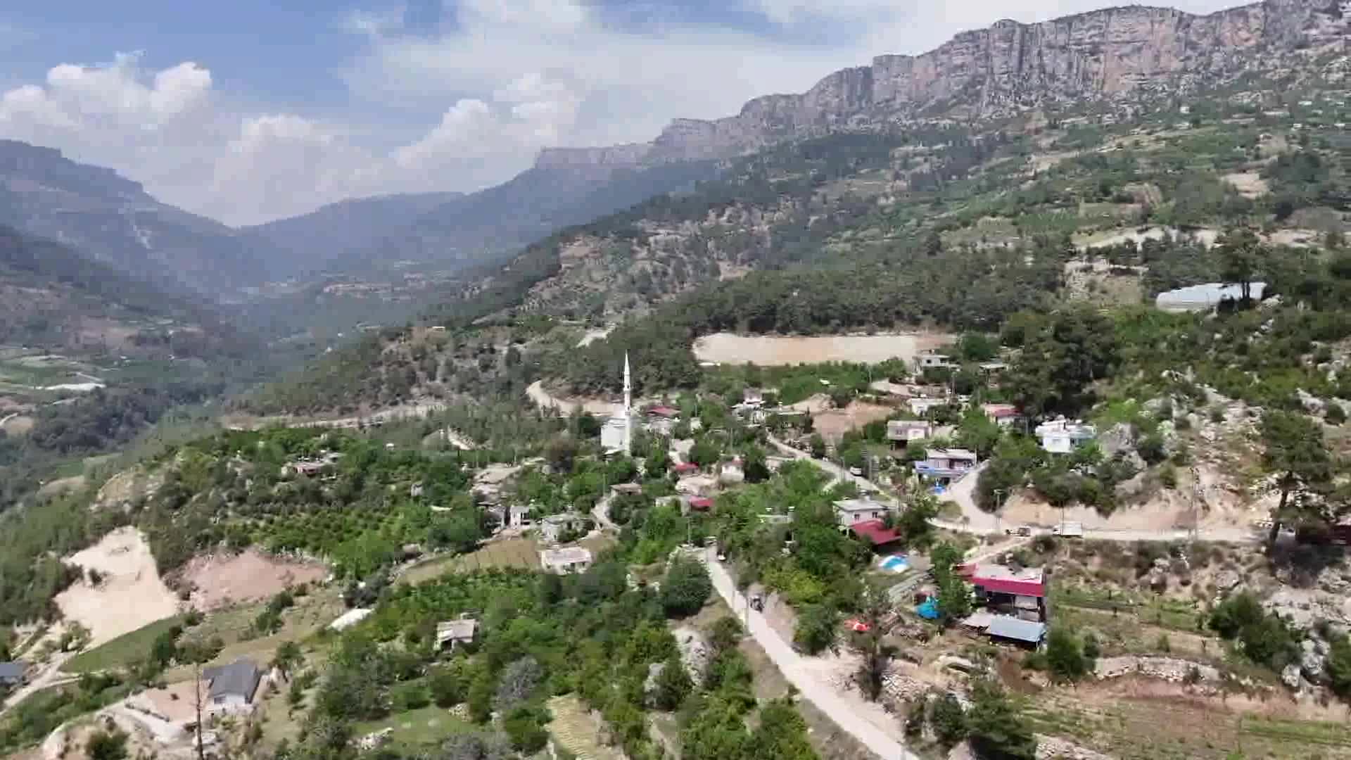 Mersin Büyükşehir Belediyesi'nden Fakılı Mahallesi’ne sulama borusu desteği