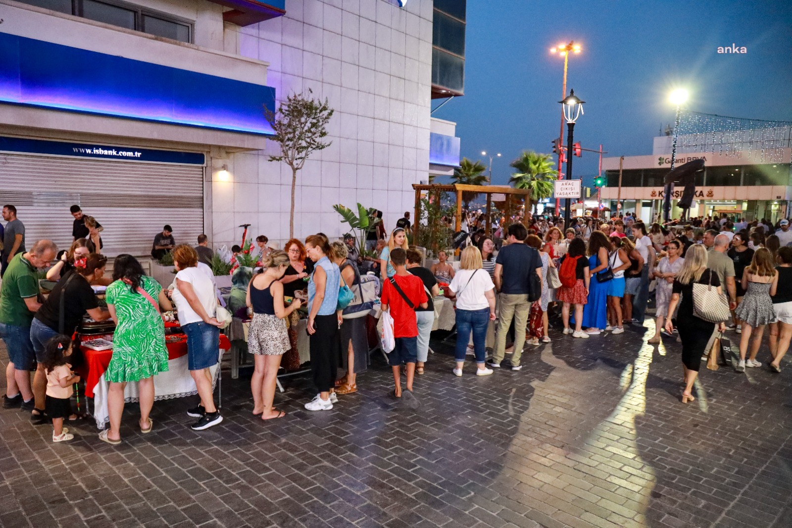 Karşıyaka’da “El Emeği Gece Pazarı” başlıyor
