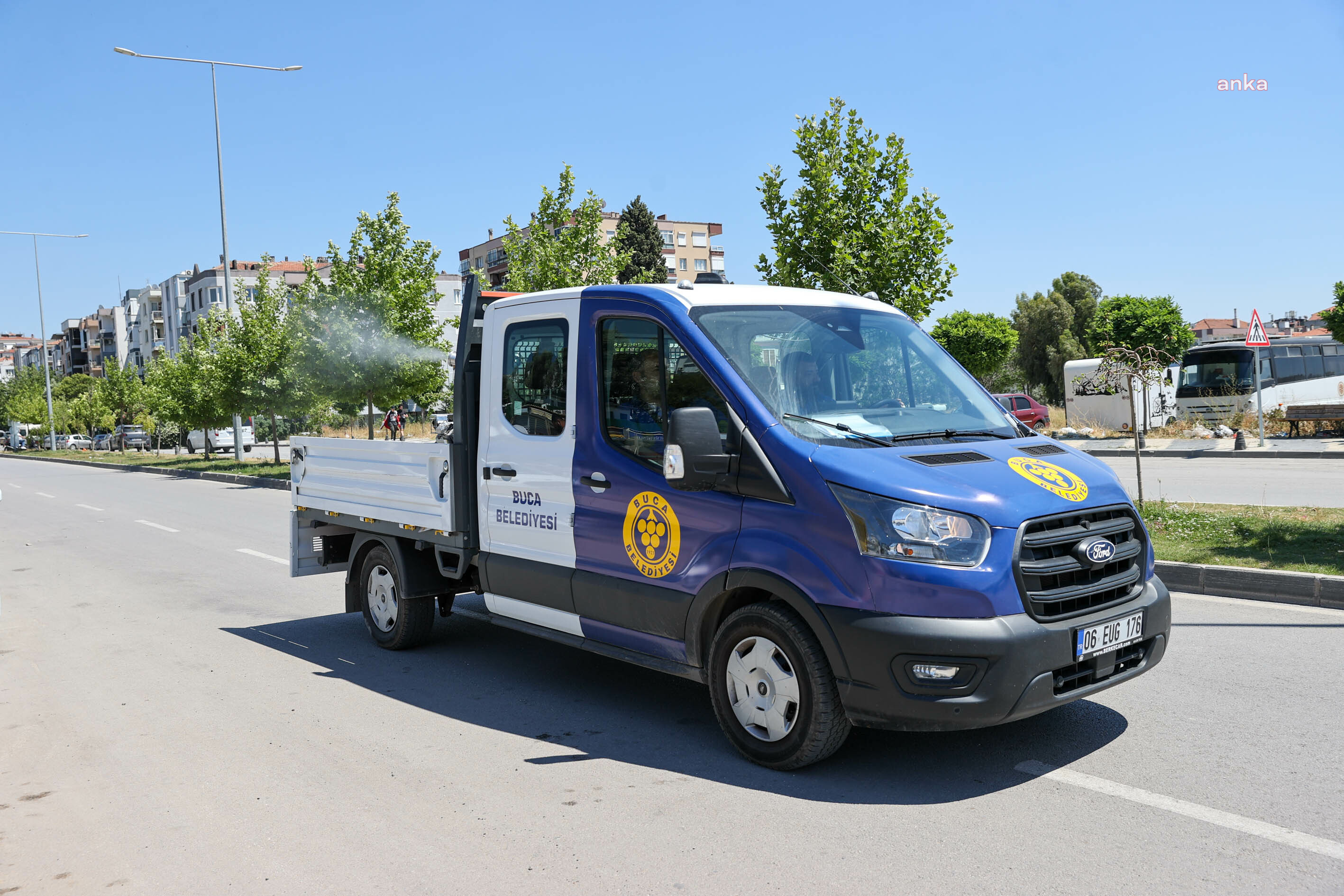 Buca’da haşere ve zararlılara karşı ilaçlama seferberliği