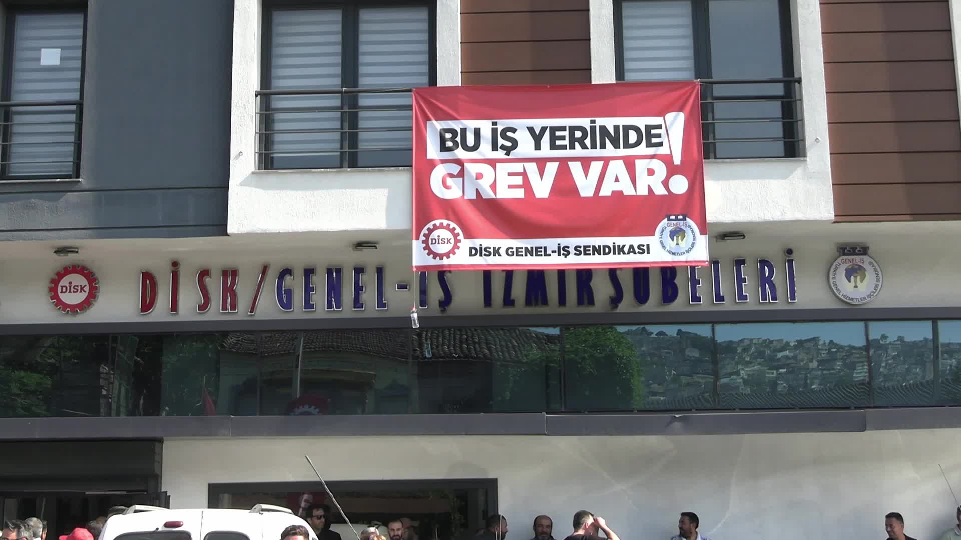 İzmir'de İZENERJİ ve İZELMAN şirketlerinde çalışan işçiler iş bıraktı