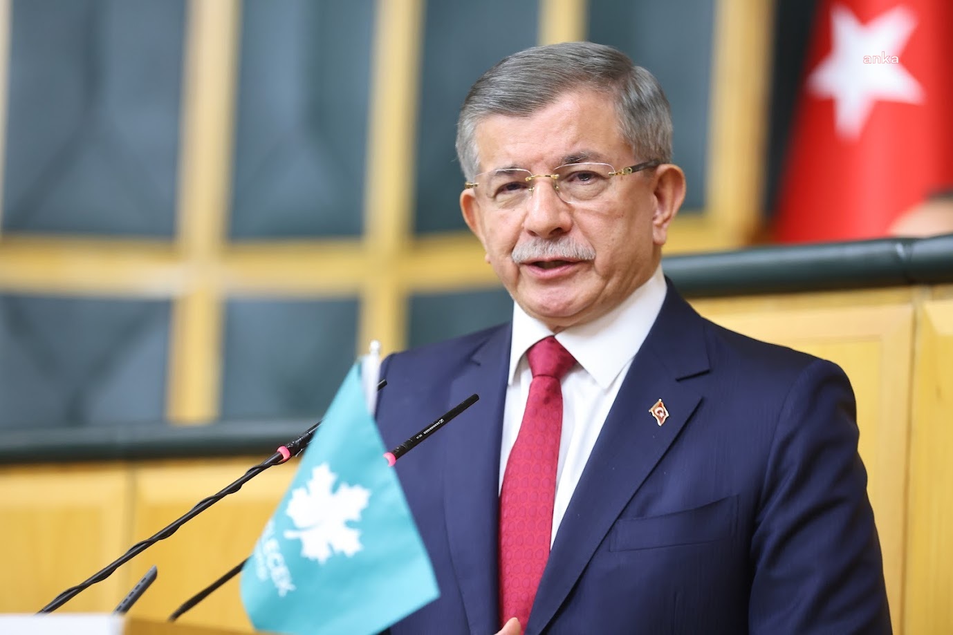 Davutoğlu'ndan İsrail saldırılarında yaşamını yitiren beş İHH görevlisi için başsağlığı mesajı