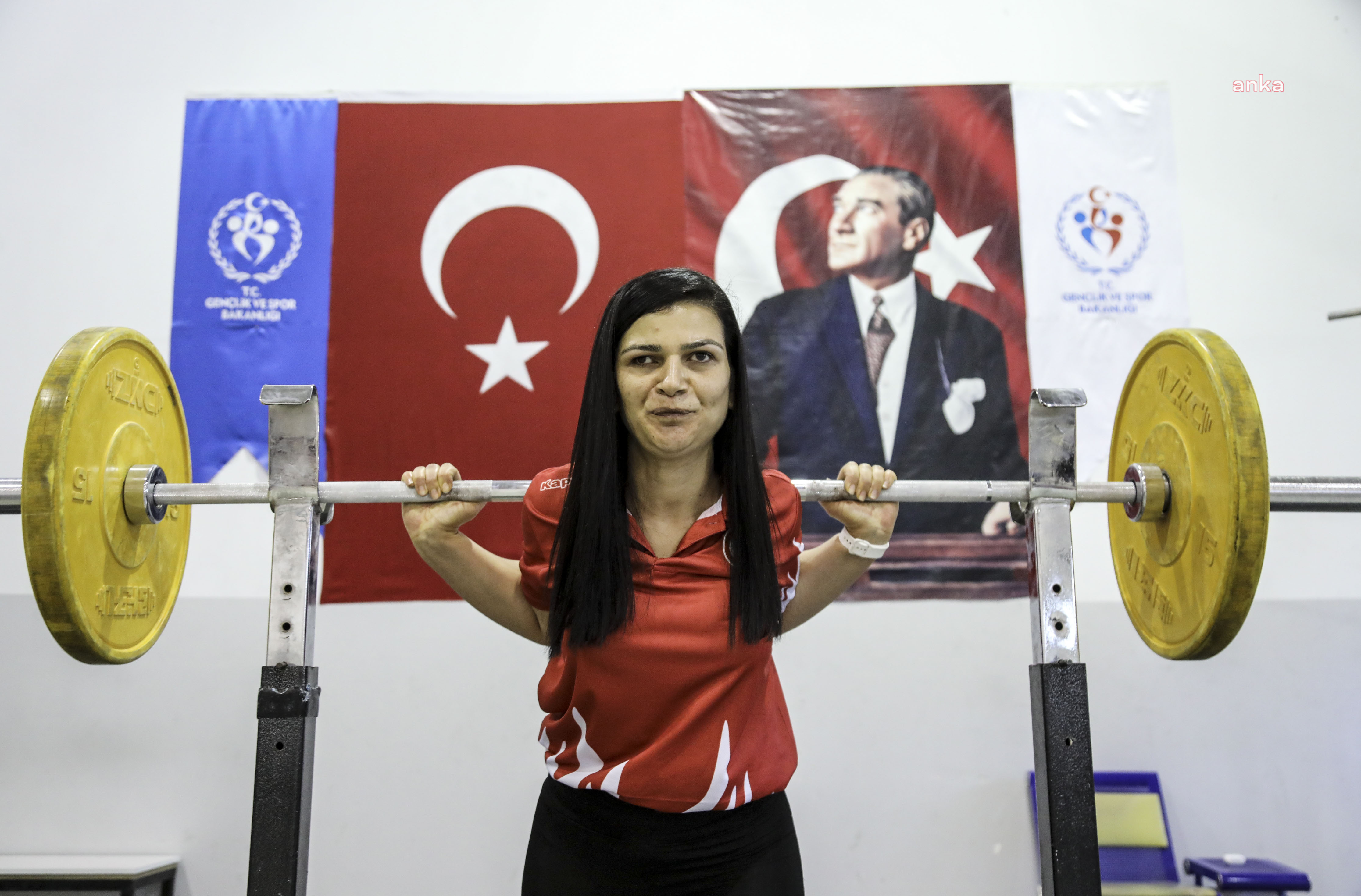 Çankayalı sporcu Özdemir 3 dünya rekoru kırdı