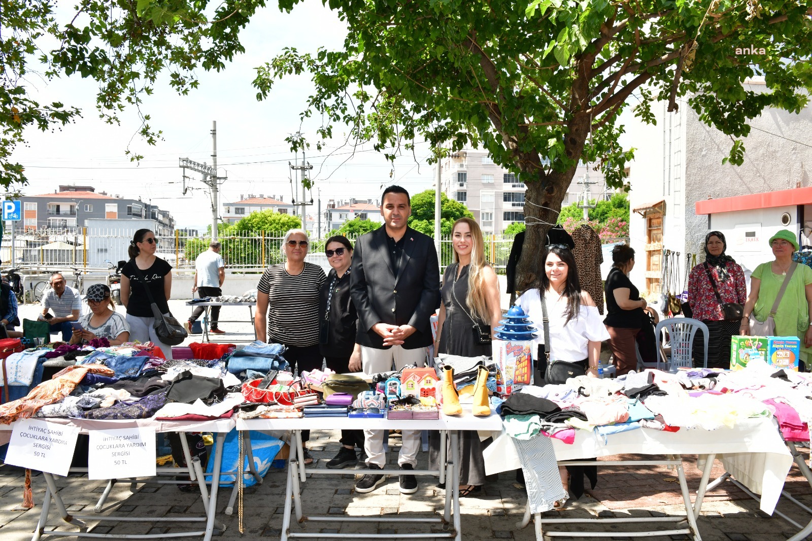 Çiğli’deki 2. El Eşya ve Kıyafet Kermesi yoğun ilgi gördü