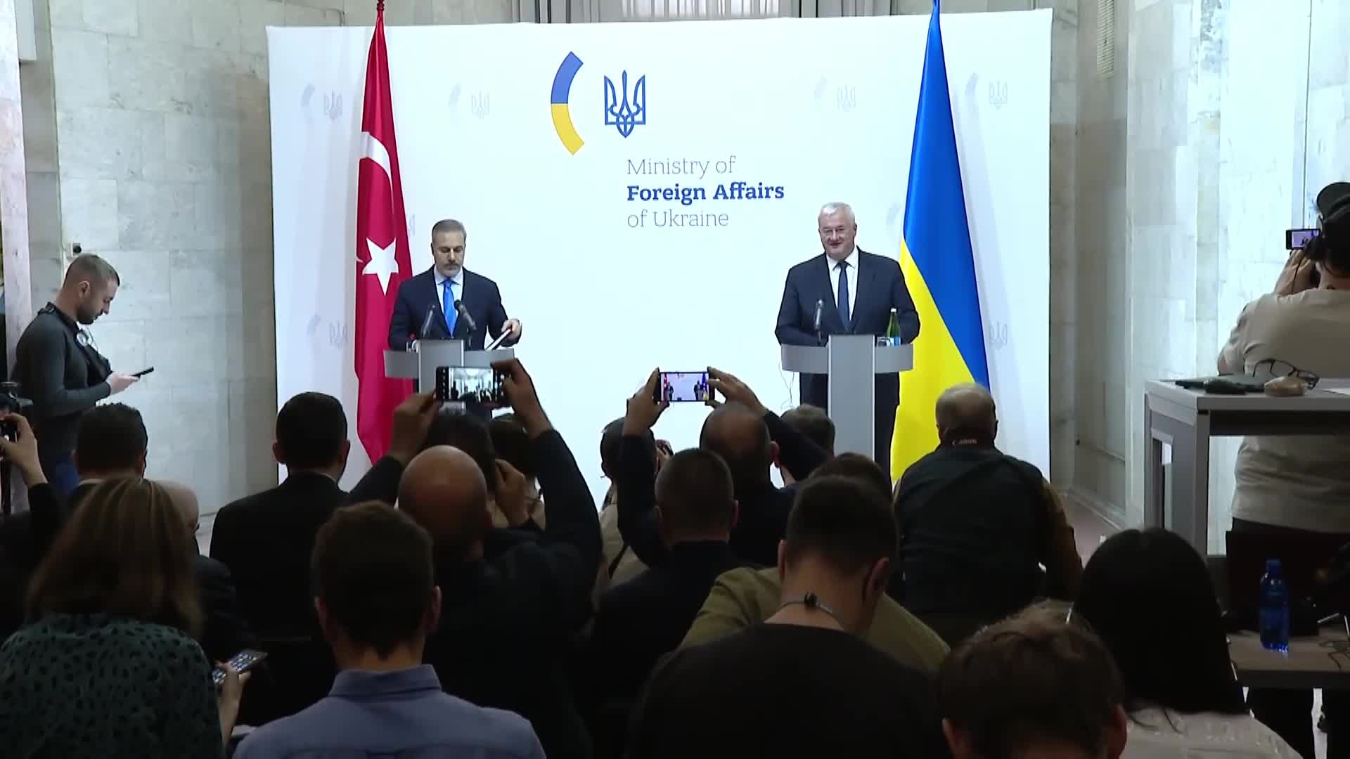 Bakan Fidan: "Erdoğan’ın ev sahipliğinde Trump, Putin ve Zelenski’nin bir araya gelmesiyle İstanbul görüşmelerinin taçlanması mümkün"