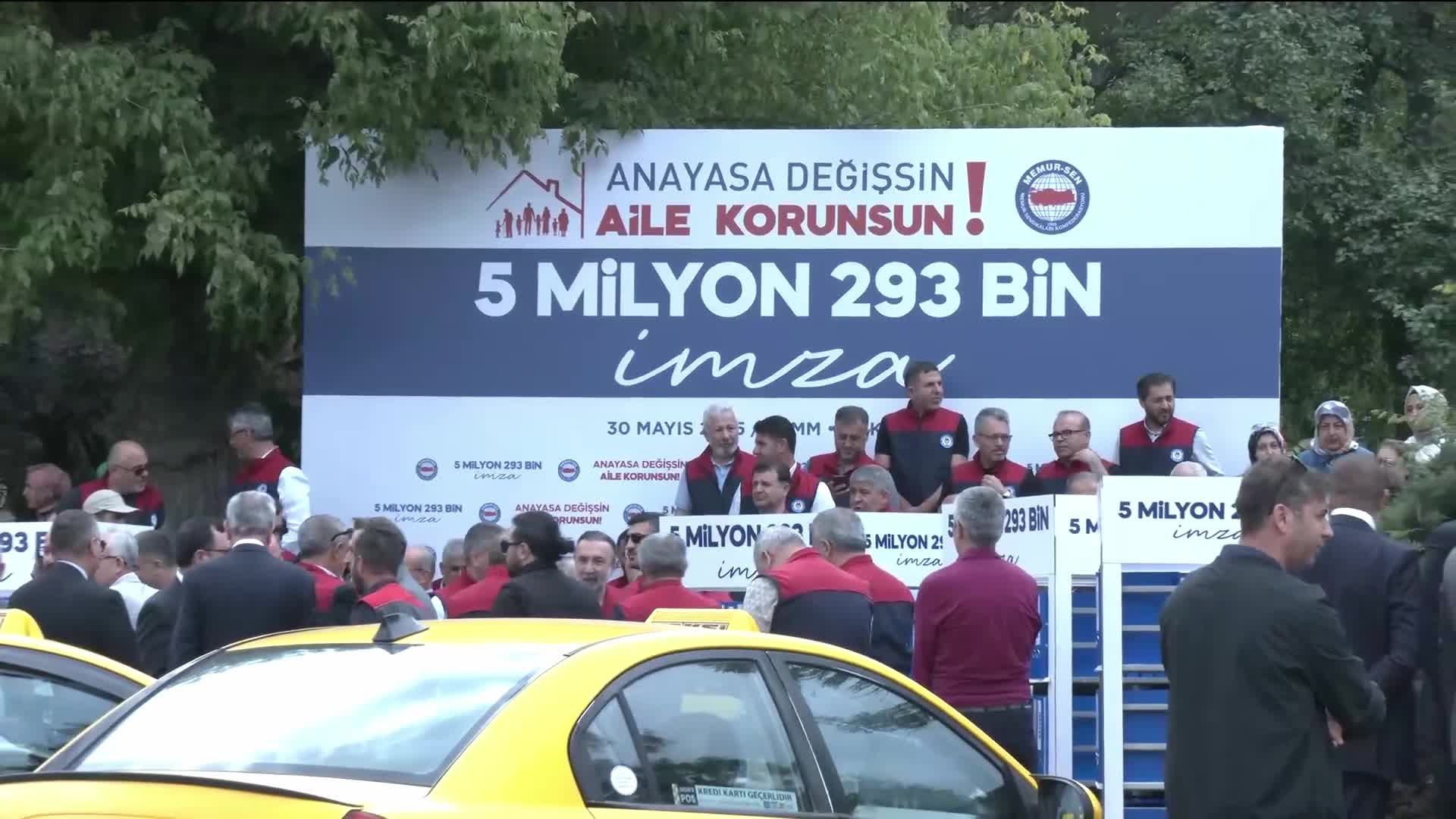Memur-Sen’den başörtüsü  özgürlüğü teminatı için Anayasa değişikliği çağrısı: 5 milyonu aşkın imza Meclis’e teslim edildi