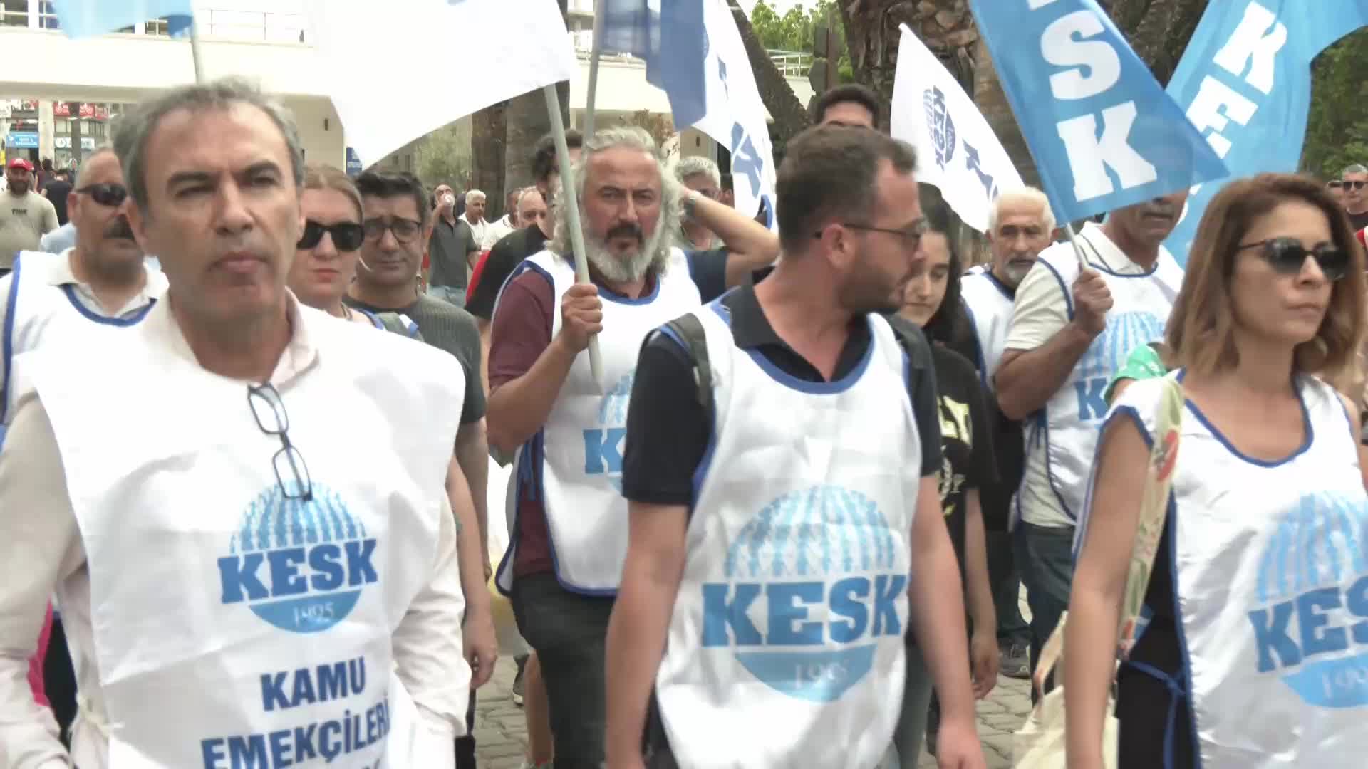 KESK'ten İzmir'de grevdeki işçilere destek