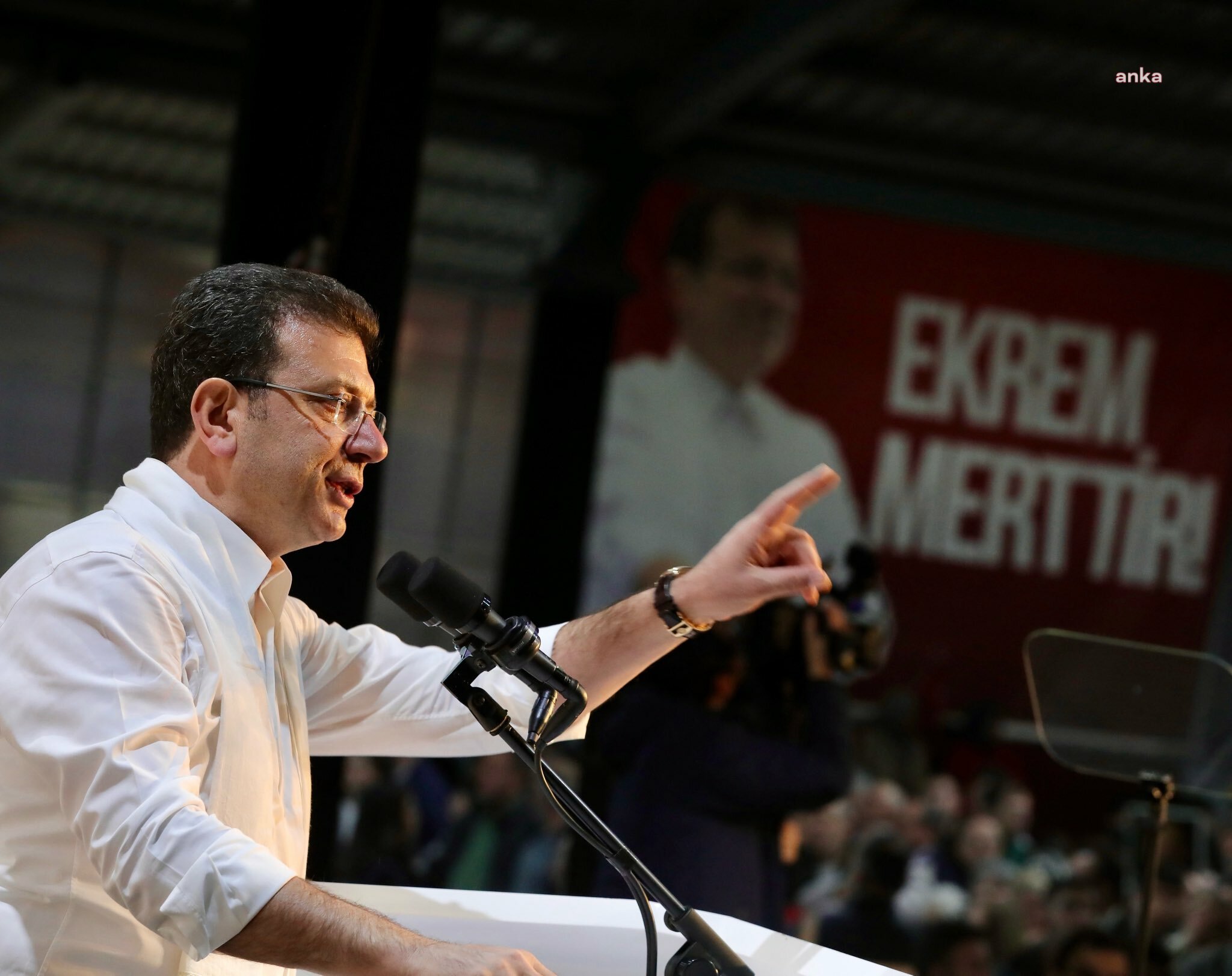 Ekrem İmamoğlu: Gençlerden korkmayın, etrafınızdaki dalkavuklardan korkun
