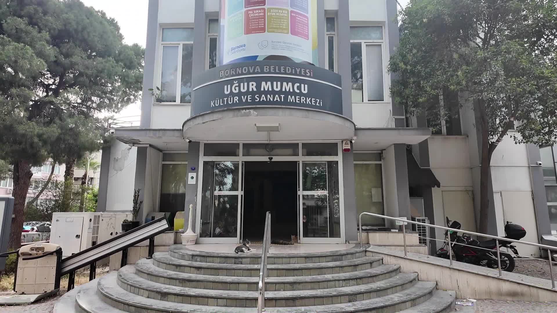 Bornovalılar, “Bahara Veda, Yaza Merhaba” şiir dinletisinde buluştu
