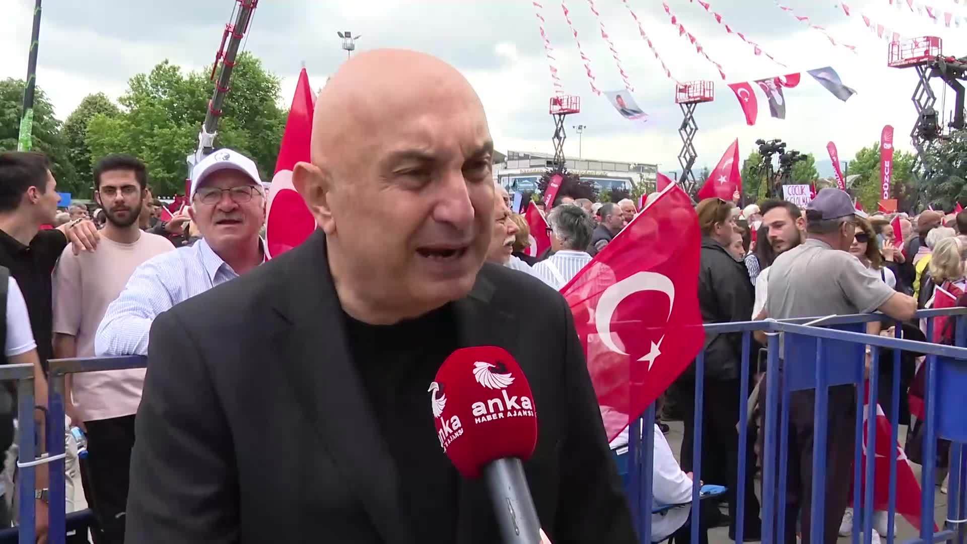 CHP'li belediyelere yeni operasyon... Engin Özkoç: "CHP sonuna kadar vatandaşıyla beraber Türkiye’nin yoksulluğunu ve çaresizliğini dile getirmeye devam edecek"
