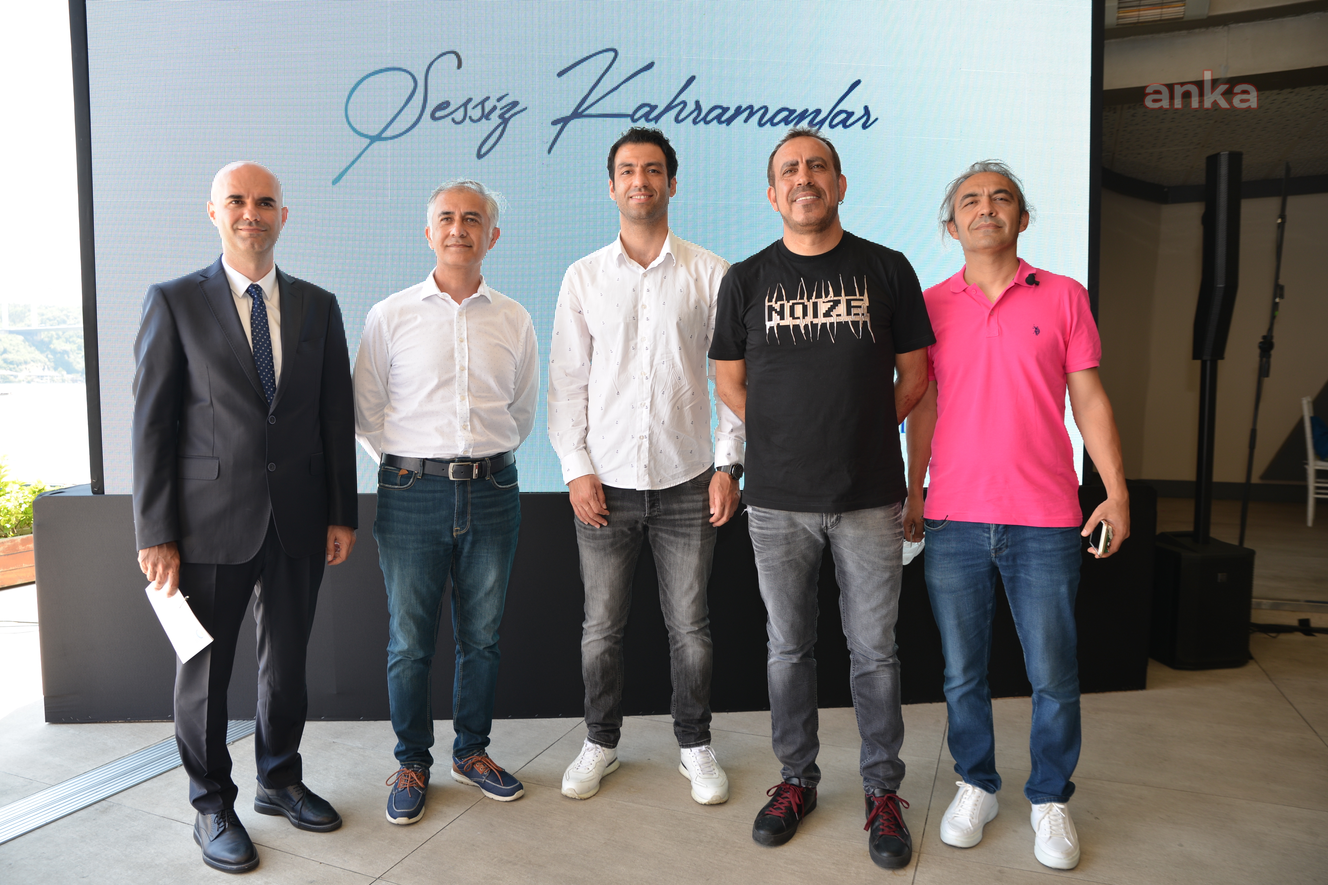 SAĞLIK ÇALIŞANLARININ  "SESSİZ KAHRAMANLAR" POROJESİNE SOSYAL SORUMLULUK ÖDÜLÜ