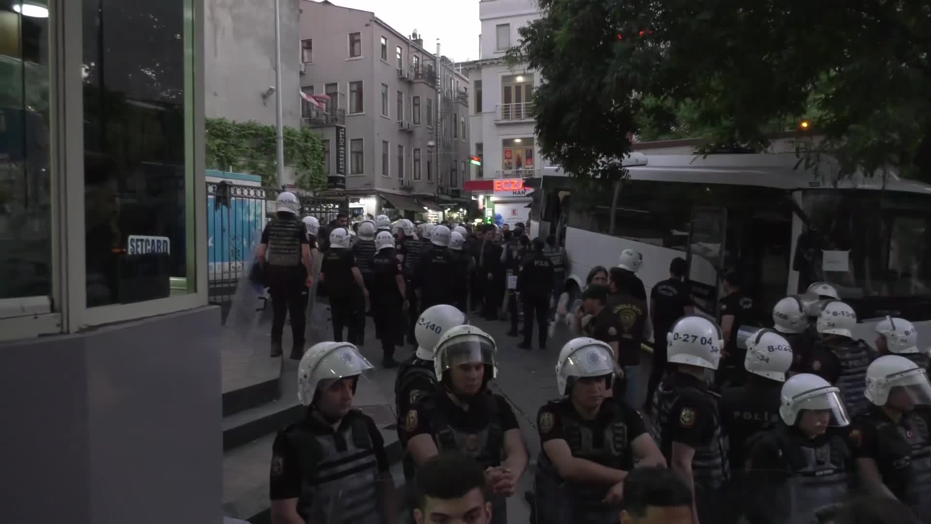 Gezi anması dağılımında polis müdahalesi: Çok sayıda kişi gözaltına alındı