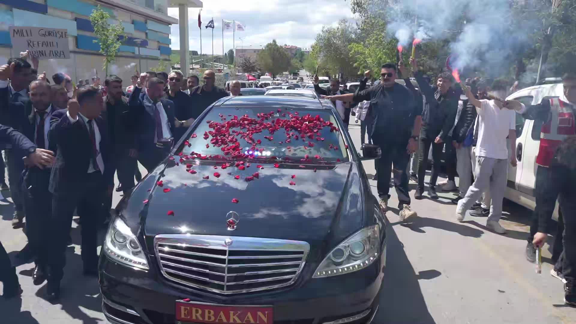 YRP lideri Erbakan: İktidarın terörsüz Türkiye gibi zam altında inleyen milyonlara da açılım yapması gerekir