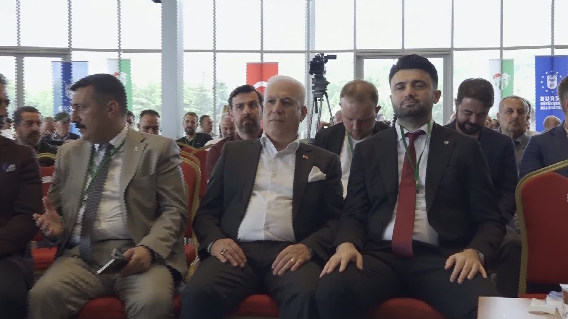 Bursa Büyükşehir Belediye Başkanı Bozbey: “Stadın çevresini yaşam alanı haline çevireceğiz”