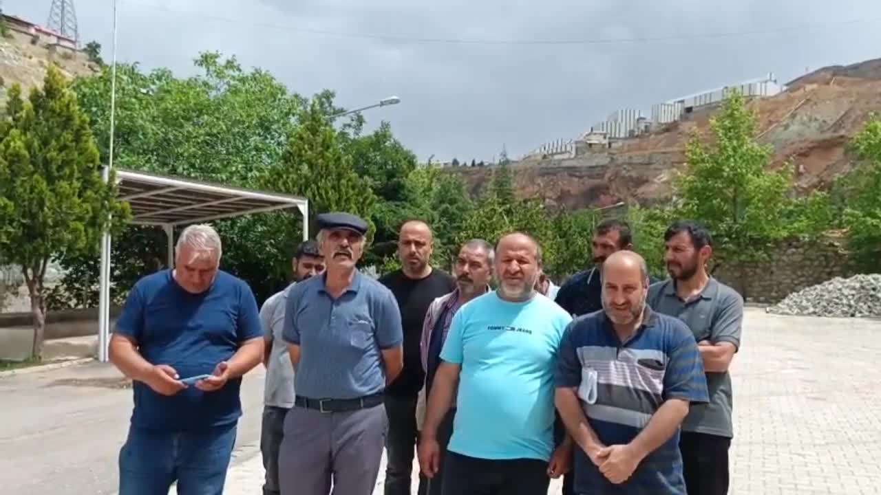 Elazığ'da aylardır maaş alamadıklarını iddia eden işçiler: “Bayram geliyor, çocuklarımıza ayakkabı alamıyoruz”