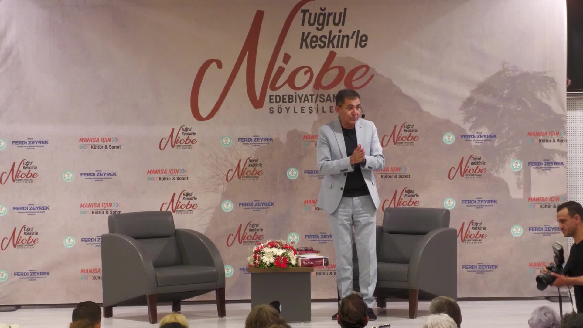 Ayşe Kulin, Manisalı okurlarıyla buluştu