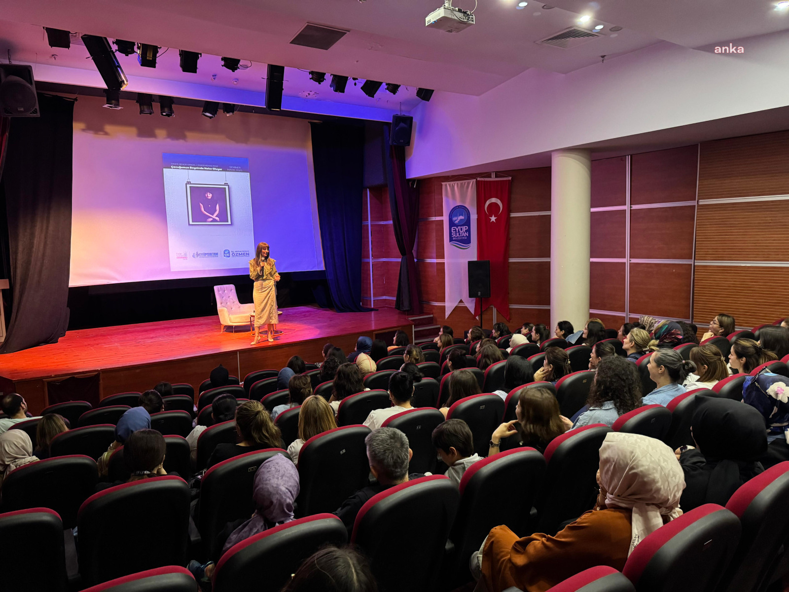 Eyüpsultan’da ebeveynlere rehberlik semineri: “Çocuğumun Beyninde Neler Oluyor?”