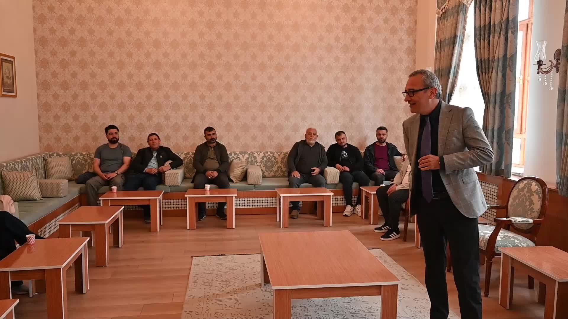 Yozgat’ta şehit yakınları ve gazilere yönelik ''Vefa Üniversitesi''nde diploma sevinci