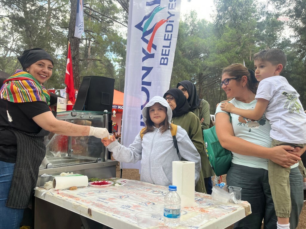 Uluslararası Antalya Yörük Türkmen Festivali'nde Konyaaltı çadırına yoğun ilgi