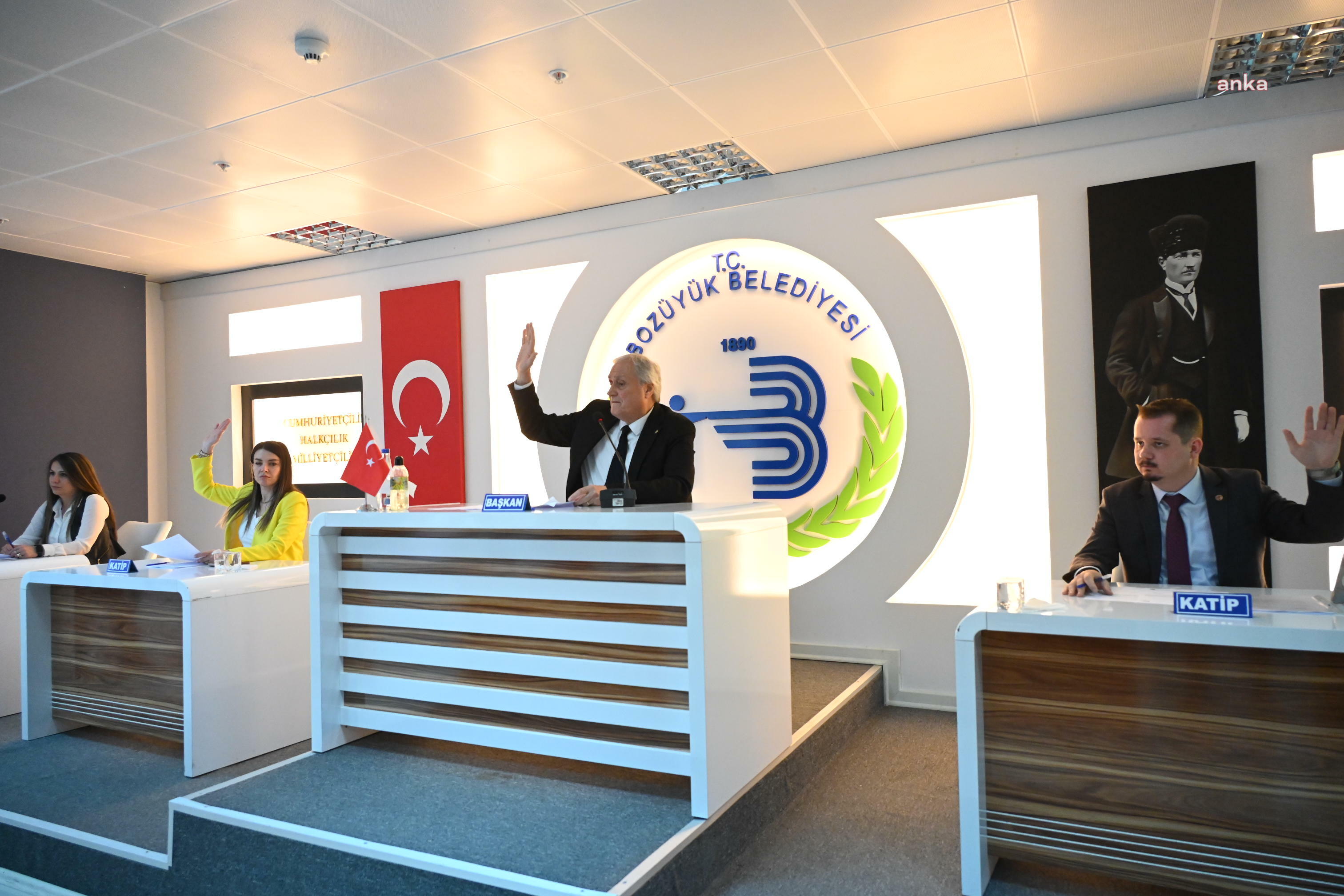 Bozüyük Belediye Meclisi’nden Vali Aygöl’e fahri hemşehrilik beratı