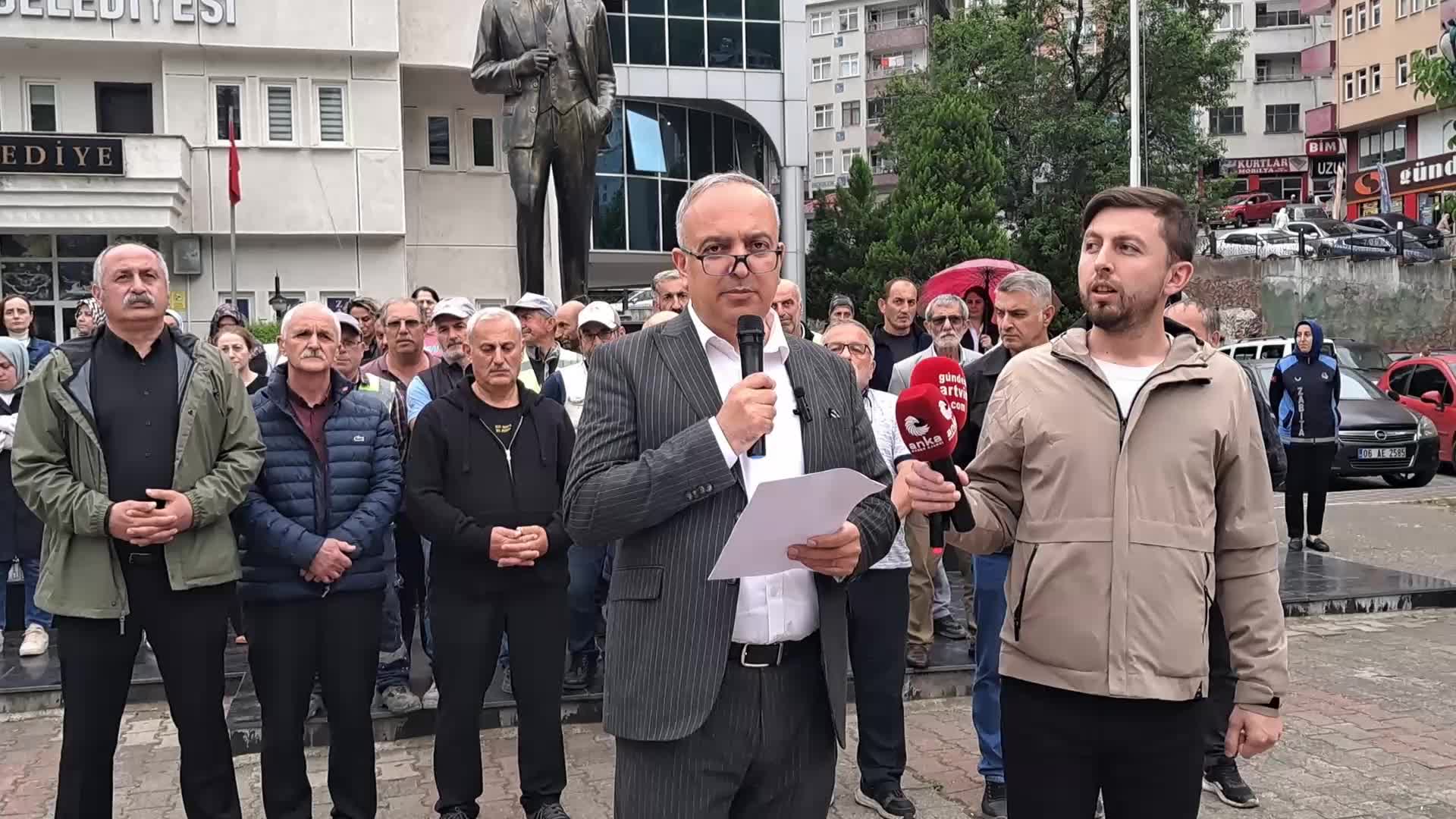 Borçka Belediye Başkanı Ercan Orhan: “İşçimizin maaşını ödeyebilmek için evimi satışa çıkardım”