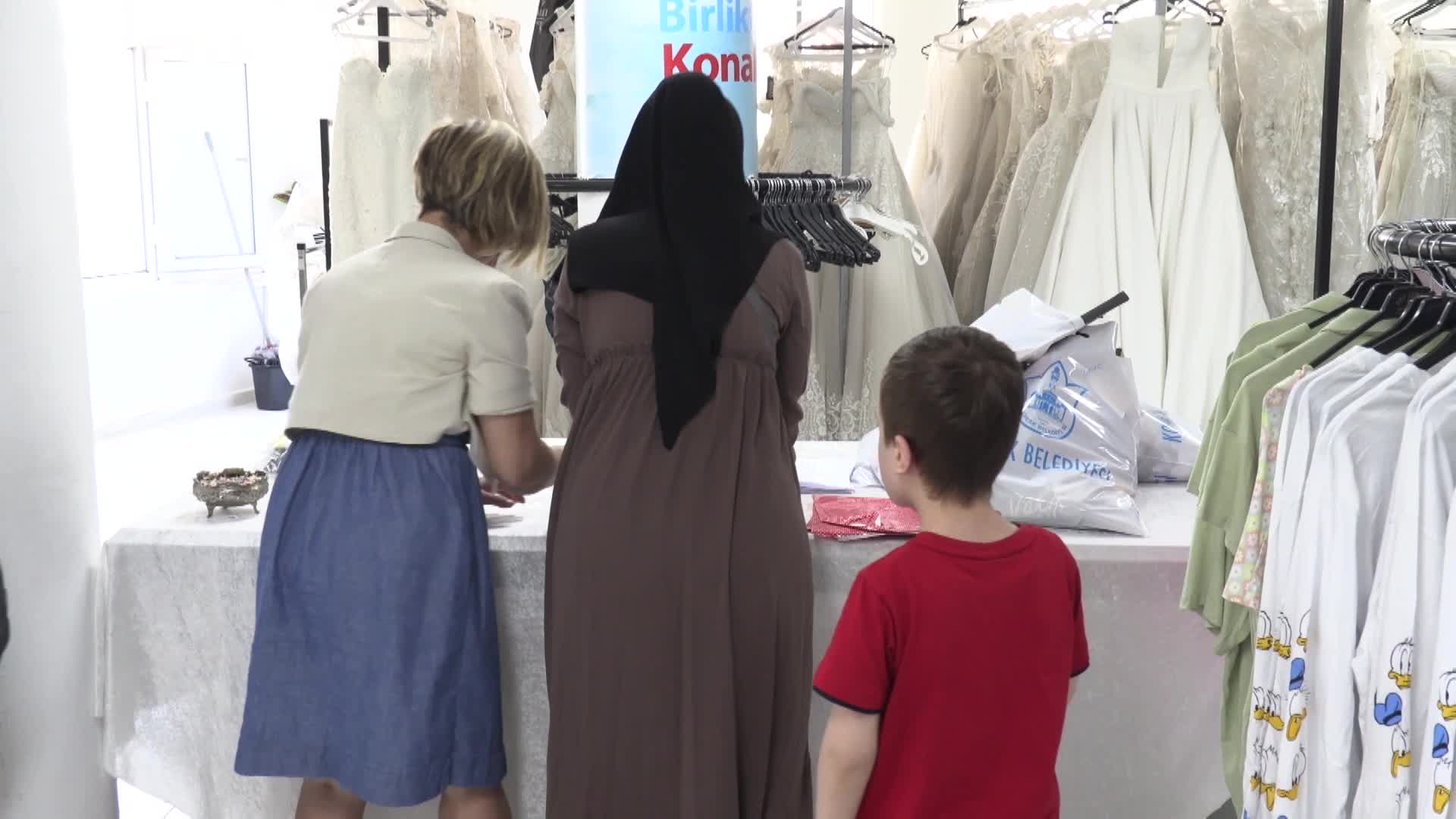 Bayramda dayanışmanın adresi: Giysi Market