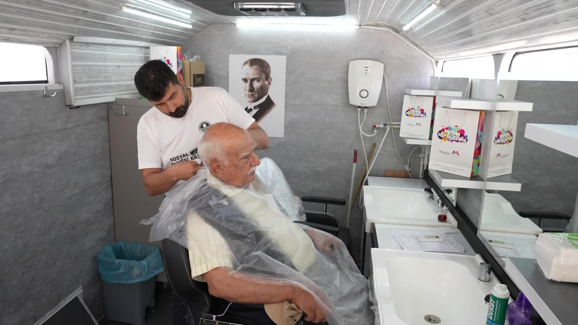 Mersin Büyükşehir Belediyesi Mobil Kuaför Aracı'ndan bugüne kadar 25 bin 856 kişi faydalandı