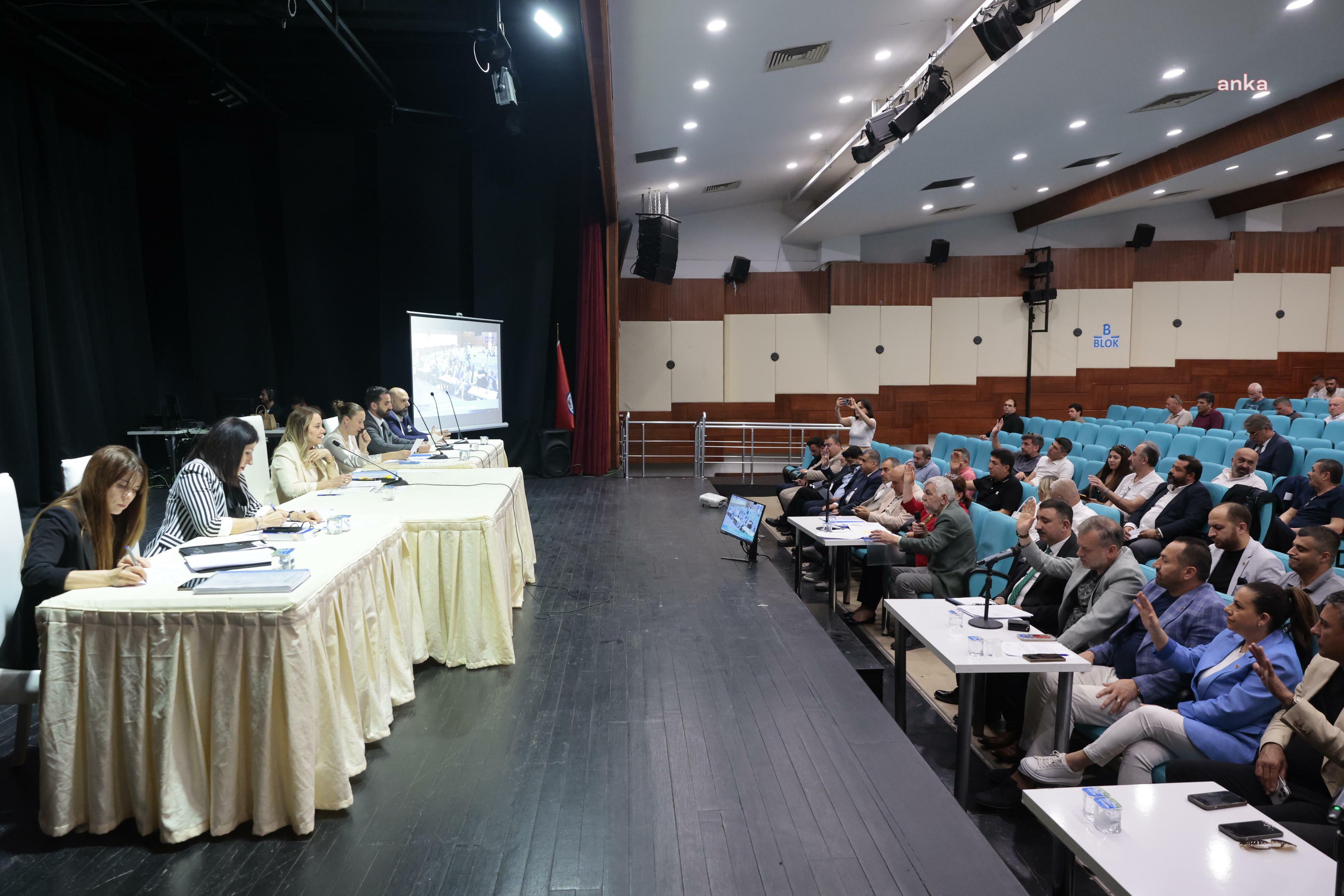 Konak Meclisi’nde Başkan Tugay’a destek açıklaması: “Hak arama, halk sağlığını tehdit edecek boyuta gelmemeli”