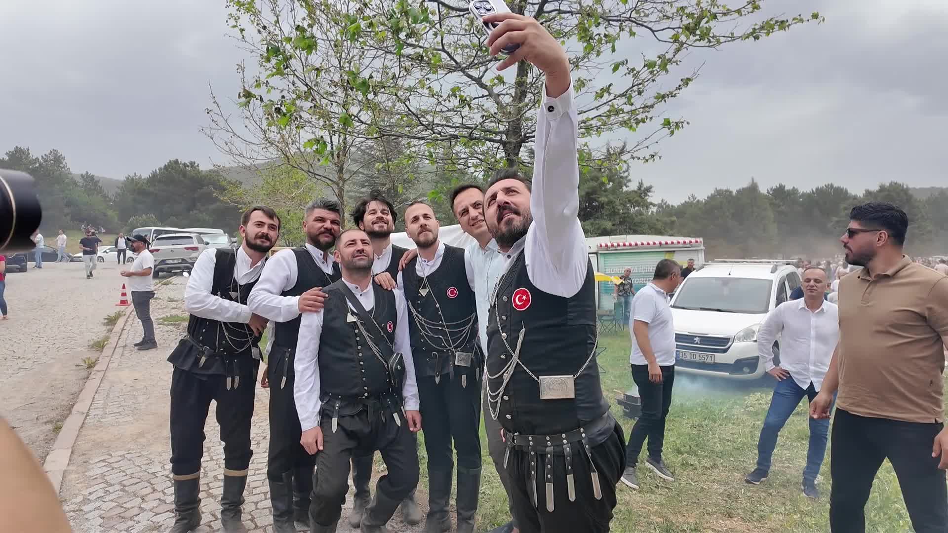 Bornova Belediye Başkanı Eşki Karadeniz rüzgarına eşlik etti