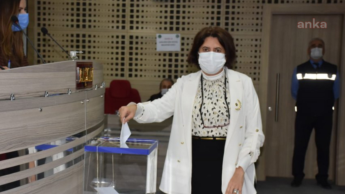 CHP MENEMEN İTİRAZINI YAPTI: "CAM FANUSU KURA ÇEKİMİ İÇİN AKP'LİLER GETİRMİŞTİ"