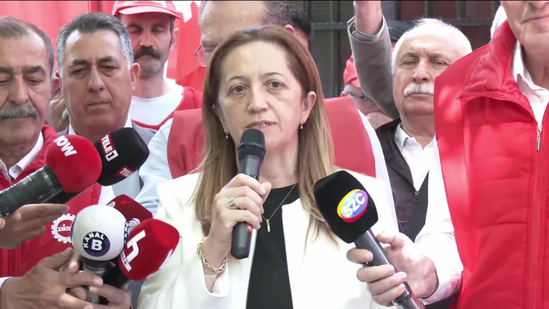 DİSK Başkanı Arzu Çerkezoğlu: “TÜİK, hükümetin enflasyon hedefini tutturmak için enflasyonu düşük gösteriyor”