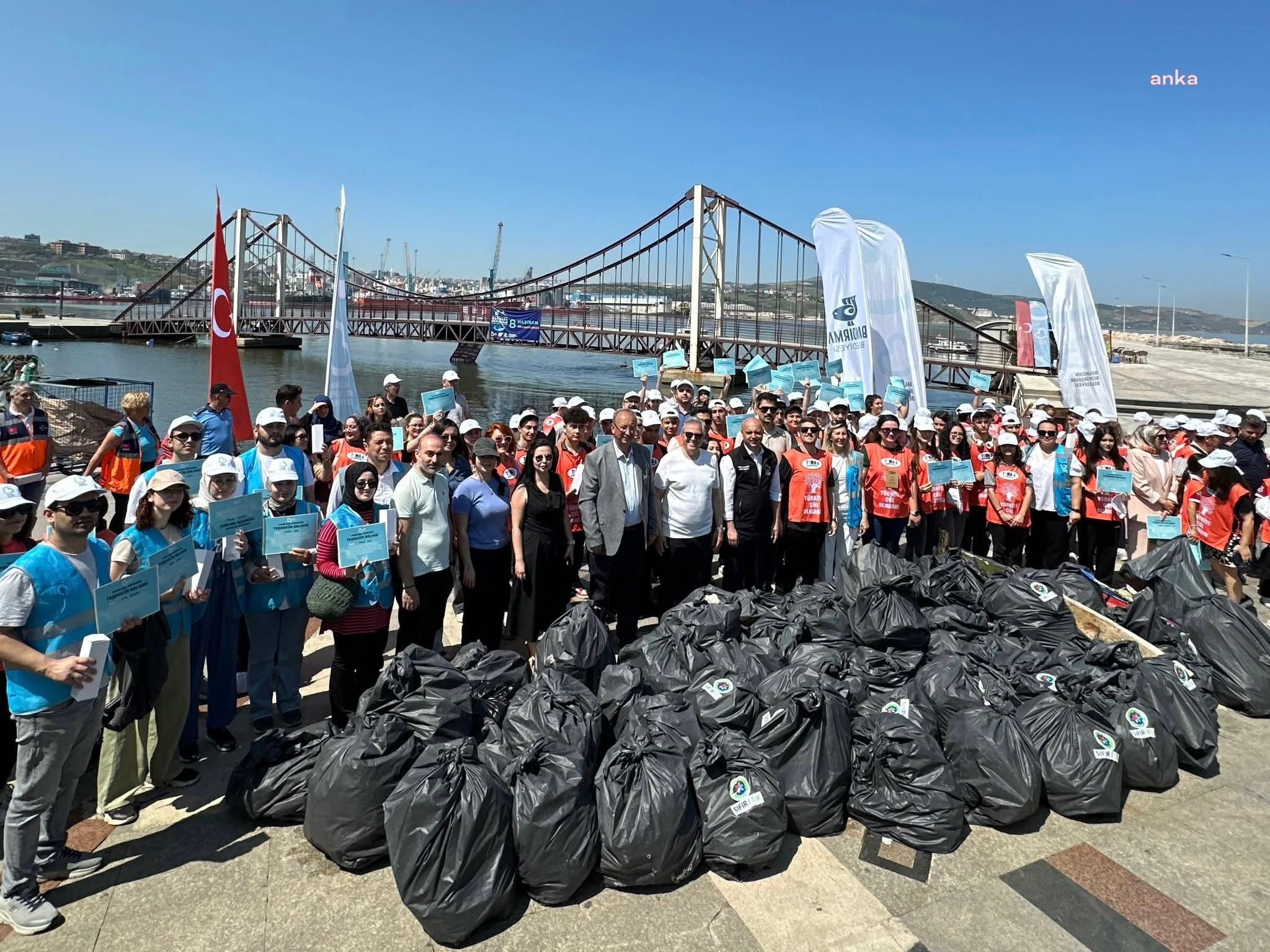 Bandırma Belediyesi, Marmara Denizi Günü'nde bin 500 kilogram atık topladı