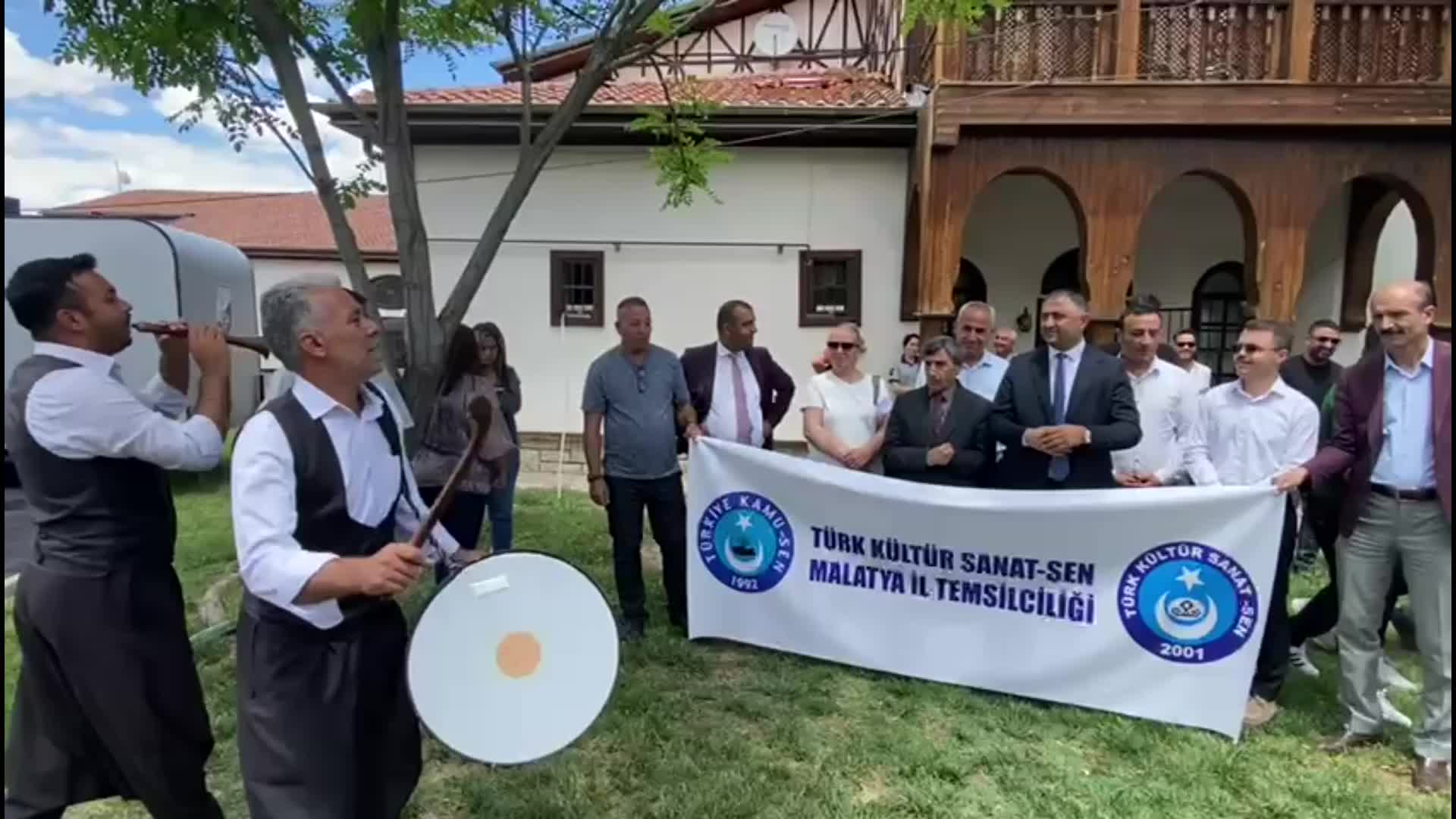 Türk Kültür Sanat-Sen'in yetki alması Malatya'da davul-zurna eşliğinde kutlandı
